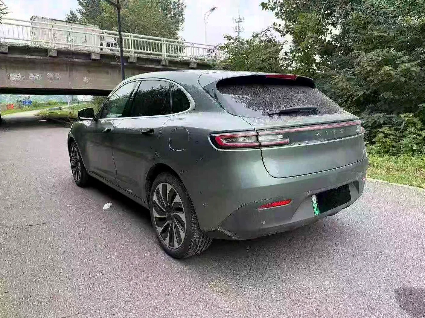 华为智选问界 后面外观二