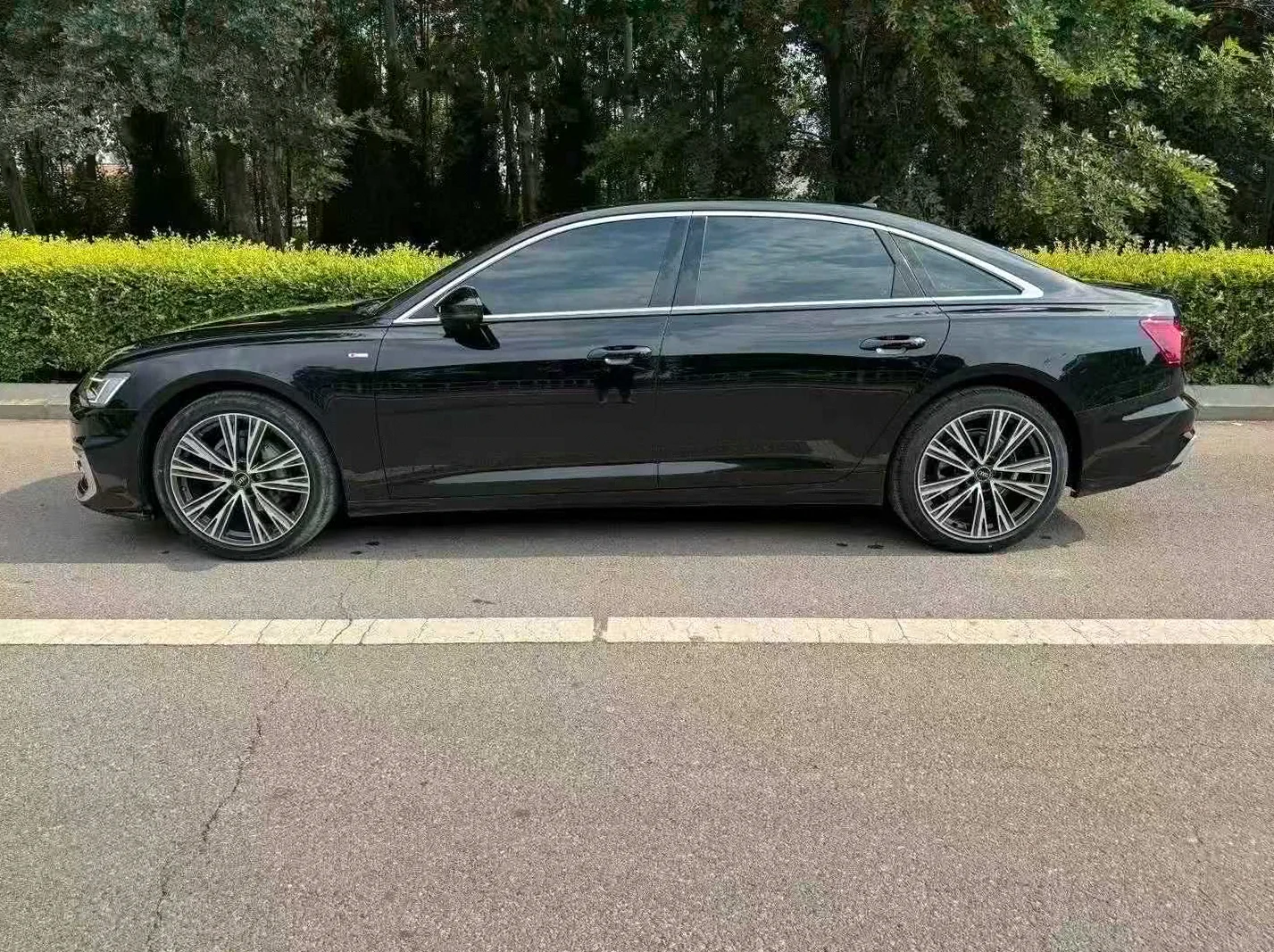 奥迪A6L 后面外观一