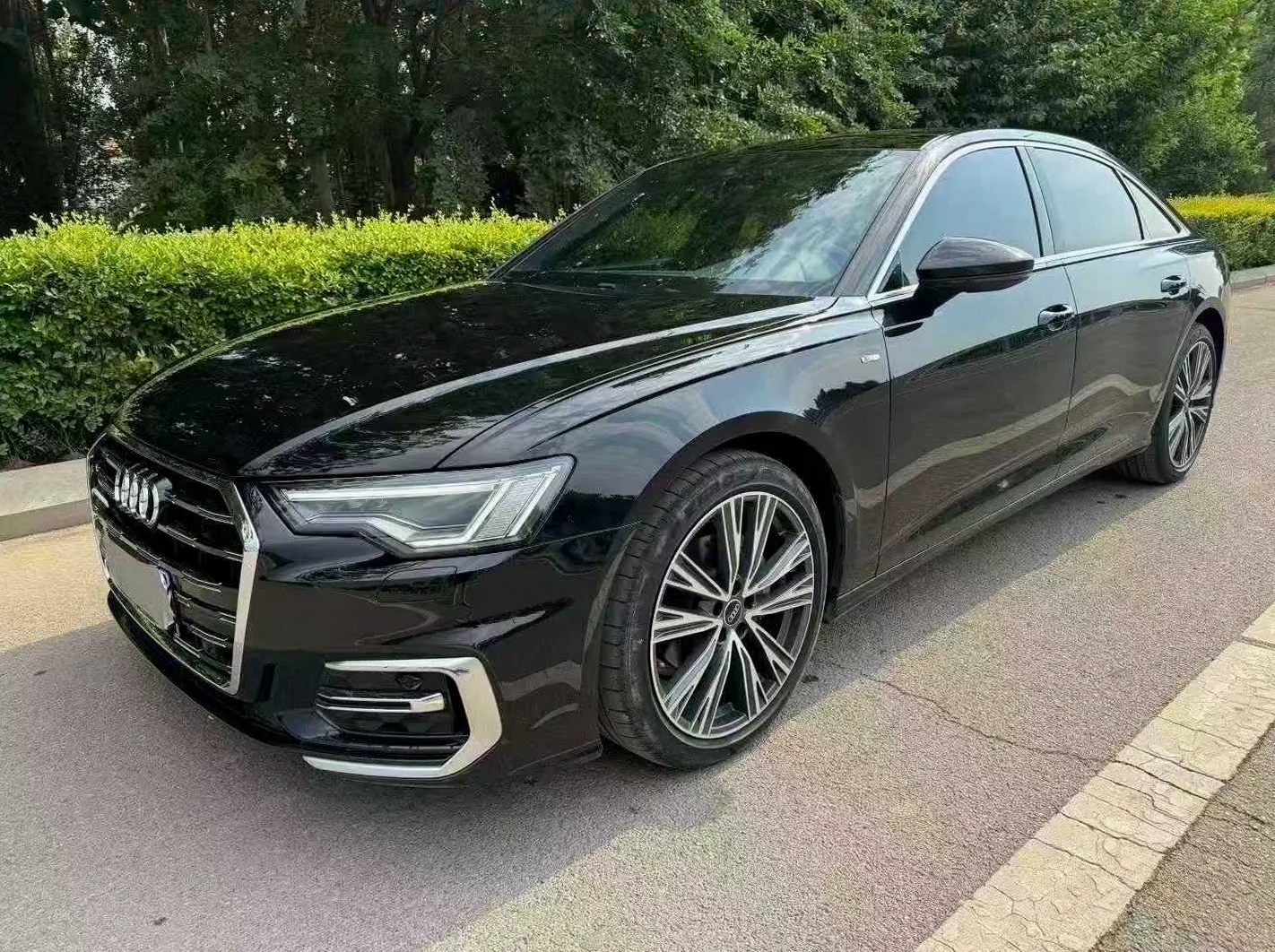 奥迪A6L 正面外观三