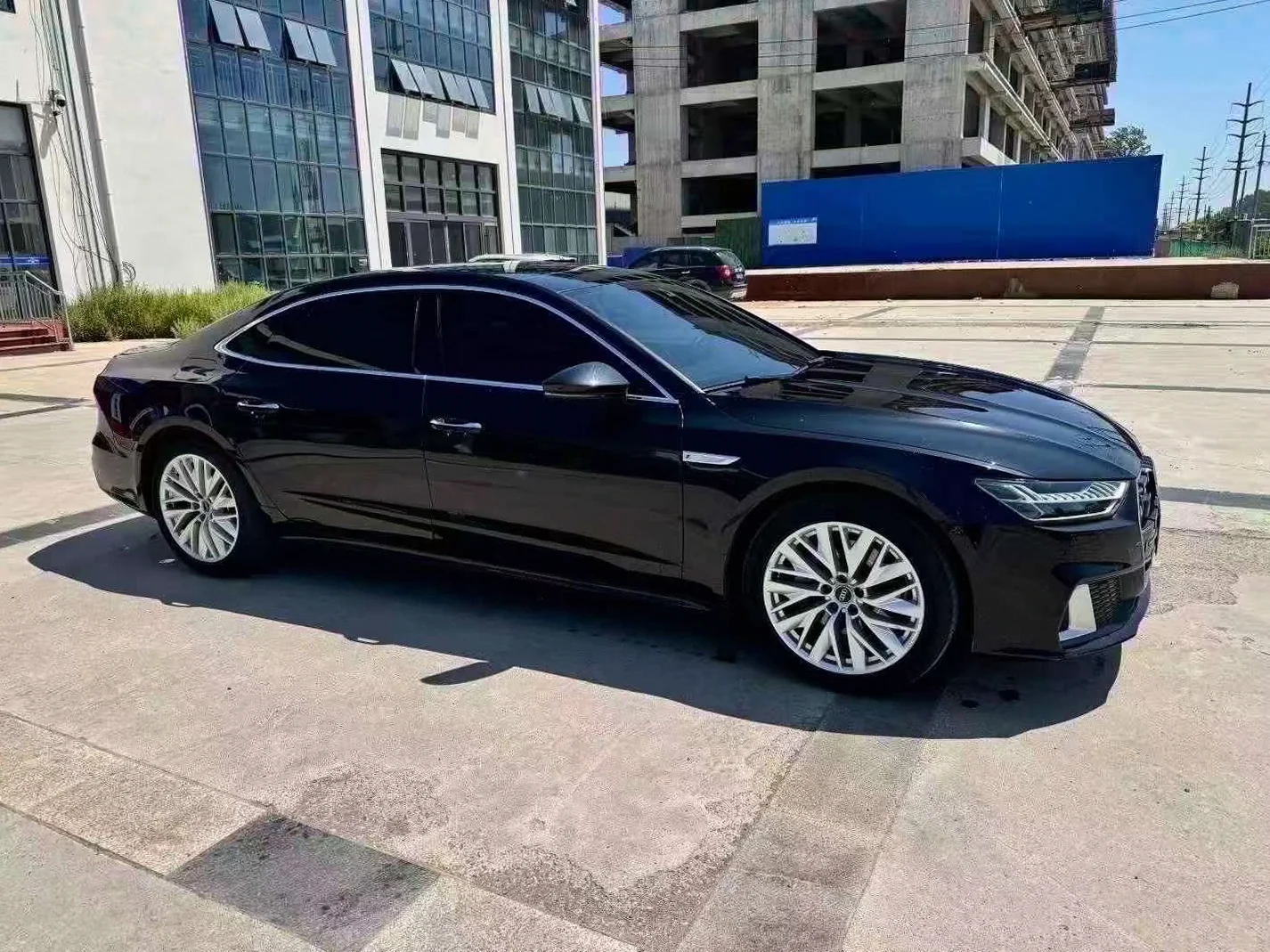 奥迪A7L 正面外观三