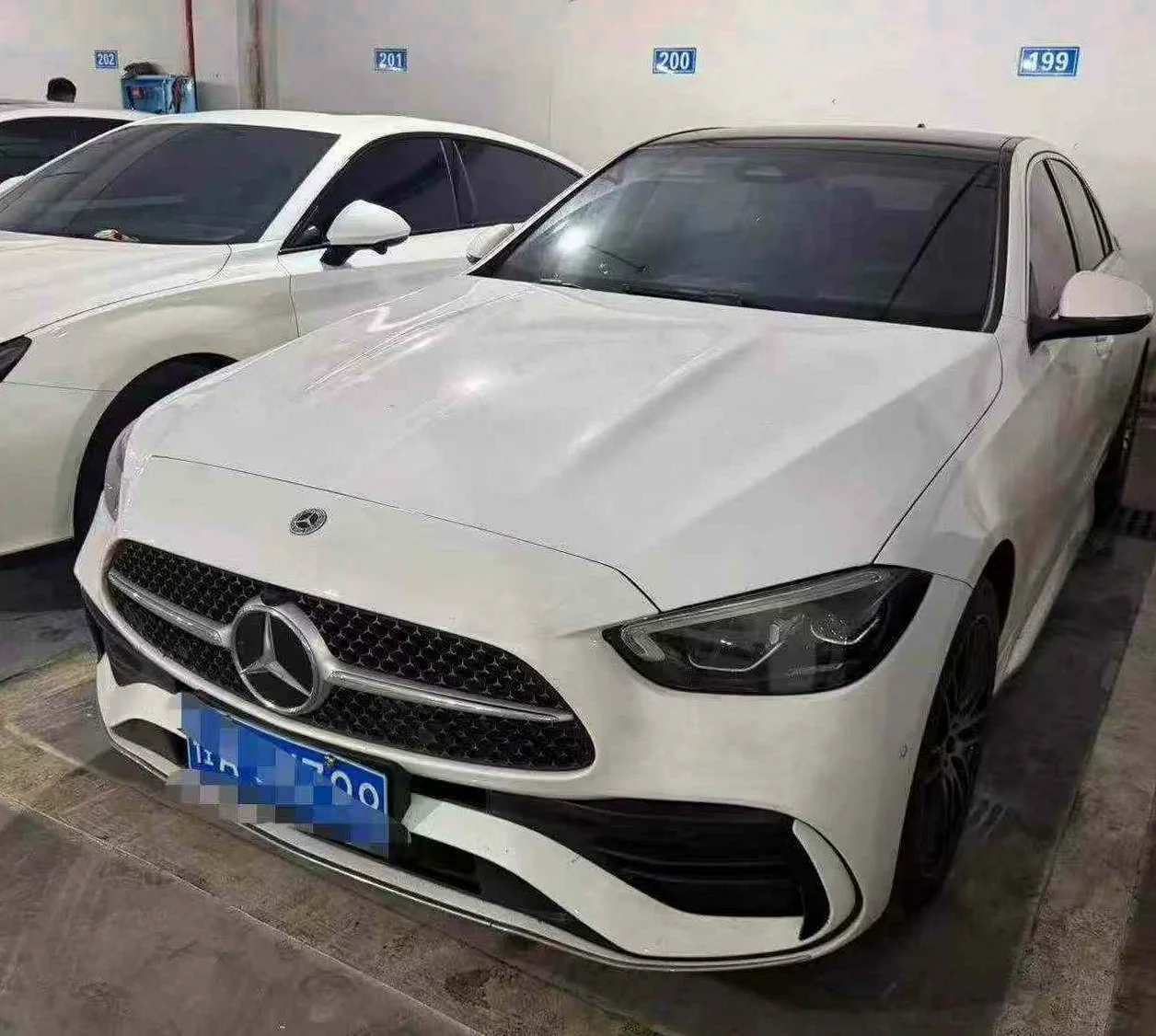 奔驰C 正面外观三