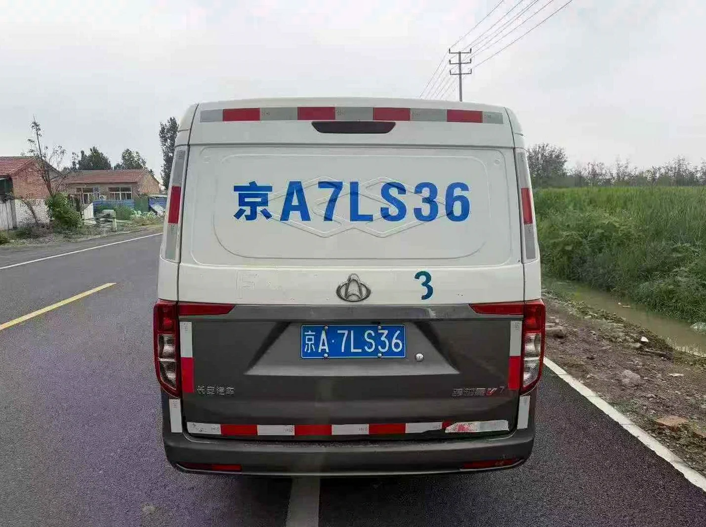 长安汽车跨越 后面外观一