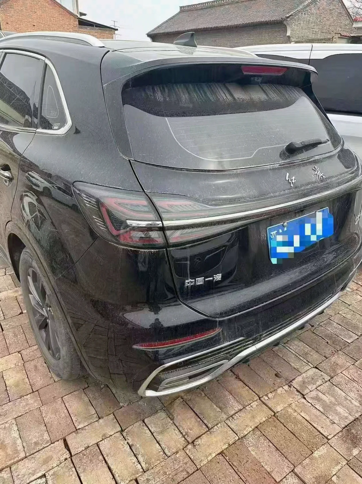 红旗HS5 后面外观一