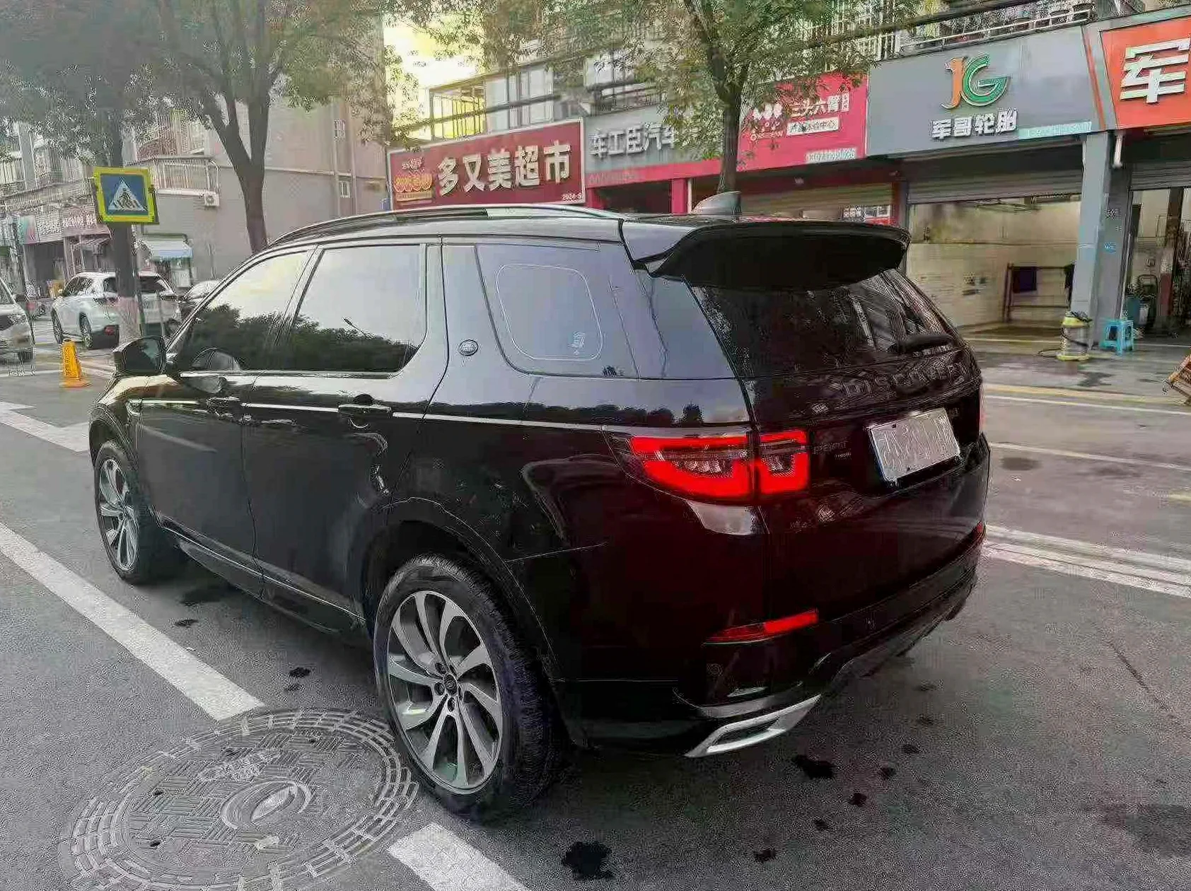 路虎发现 后面外观一