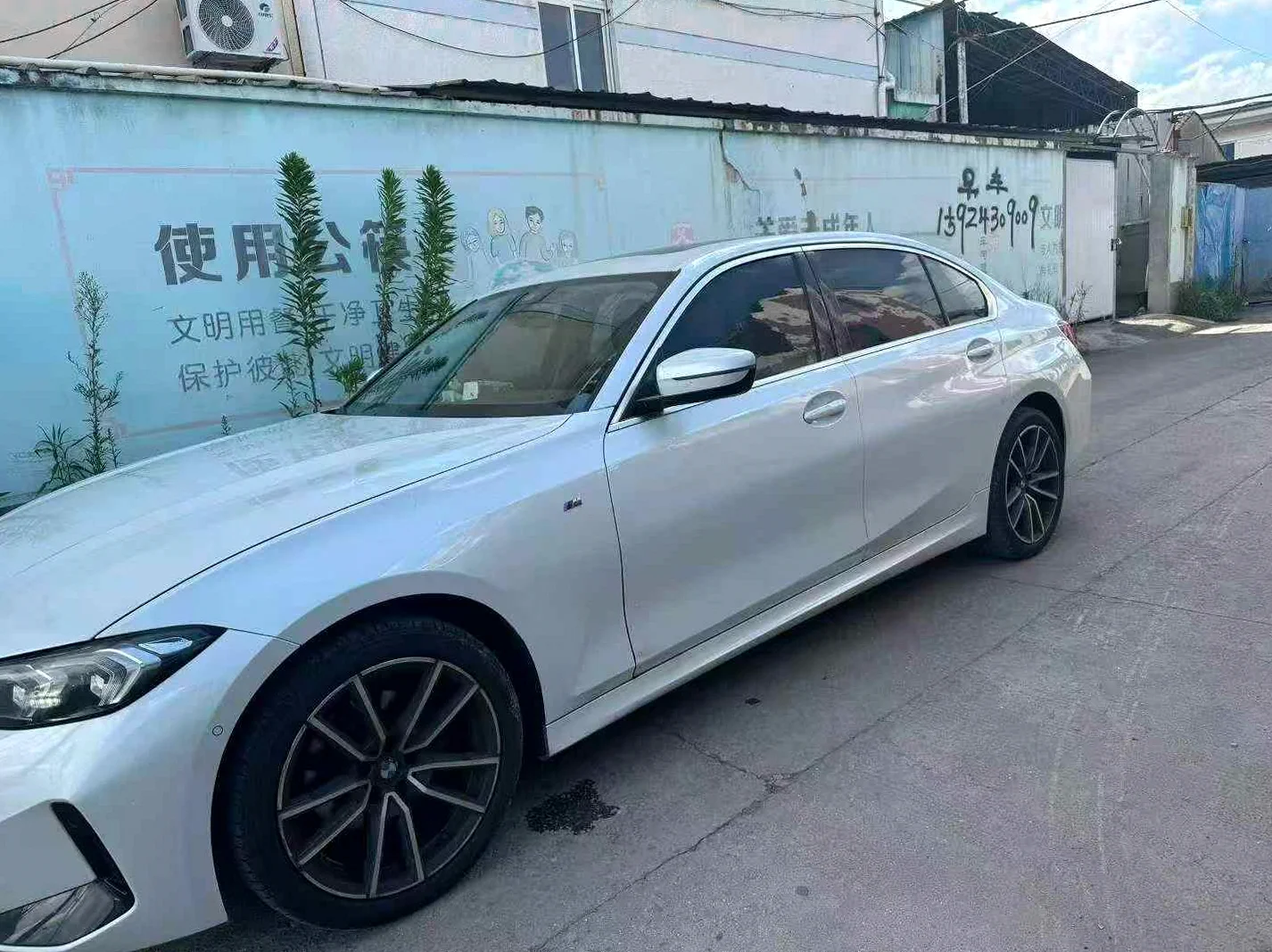 宝马3系 正面外观二