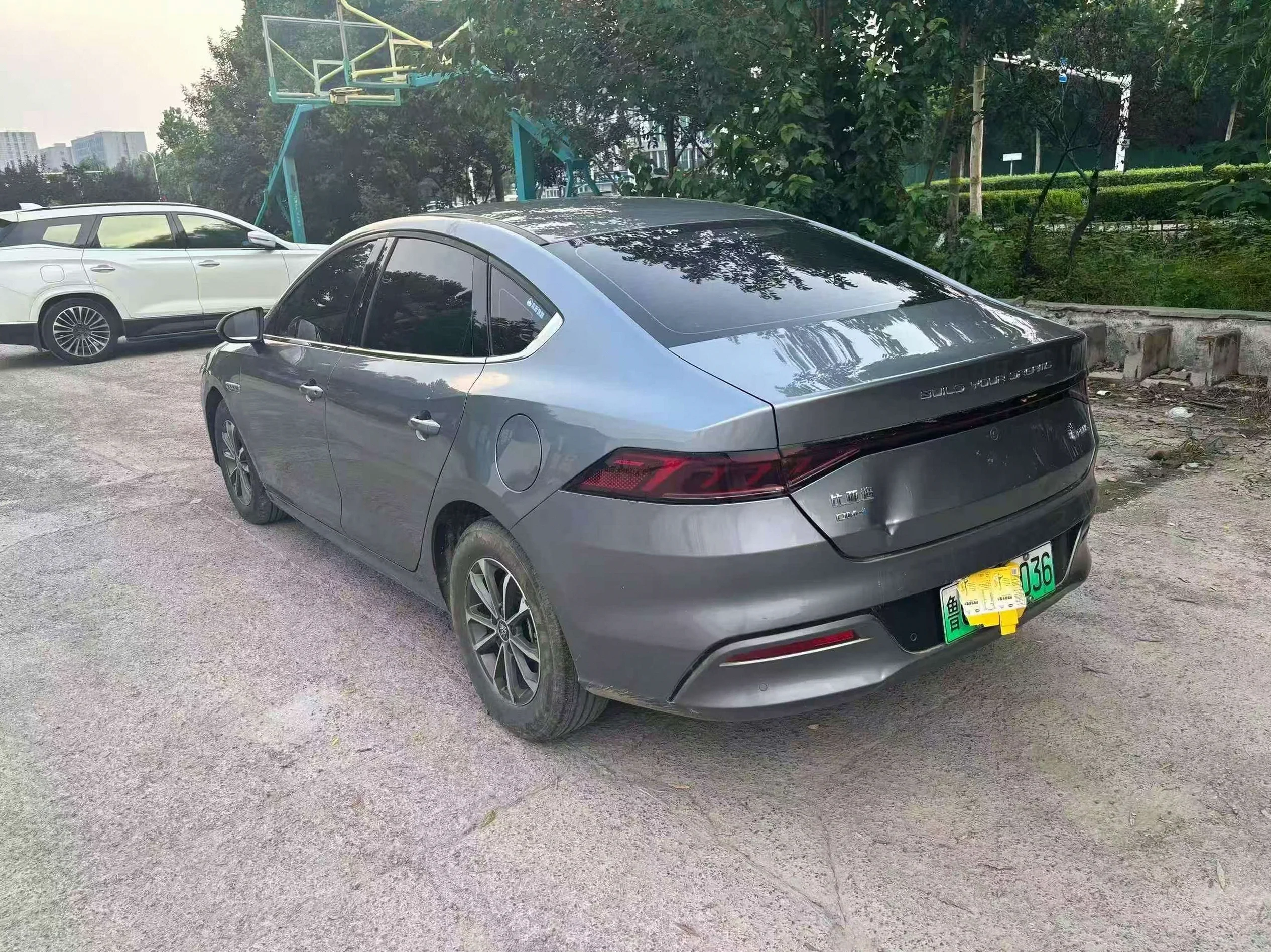 比亚迪秦 后面外观二