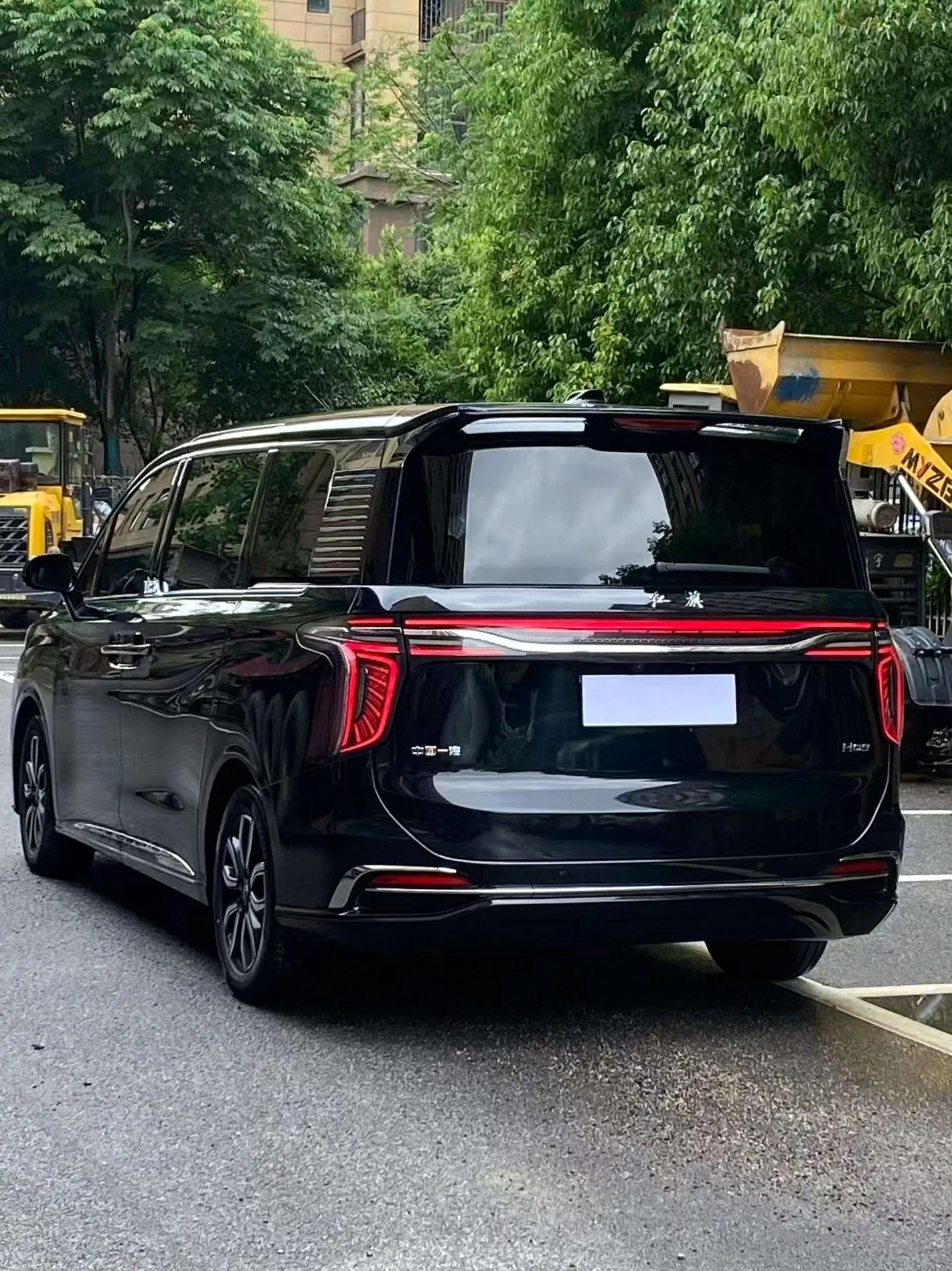 红旗HQ9 后面外观二