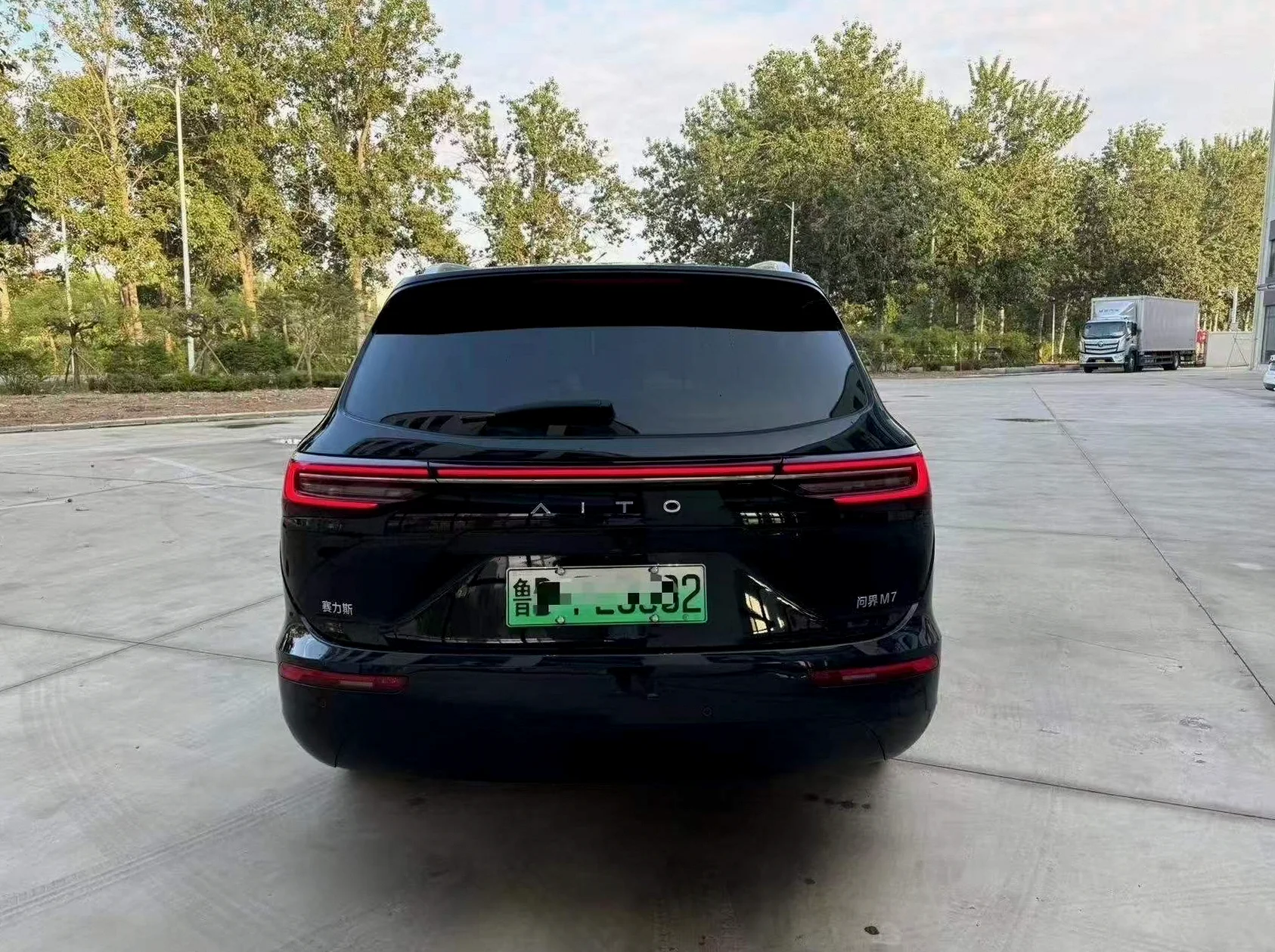 华为智选问界 后面外观一