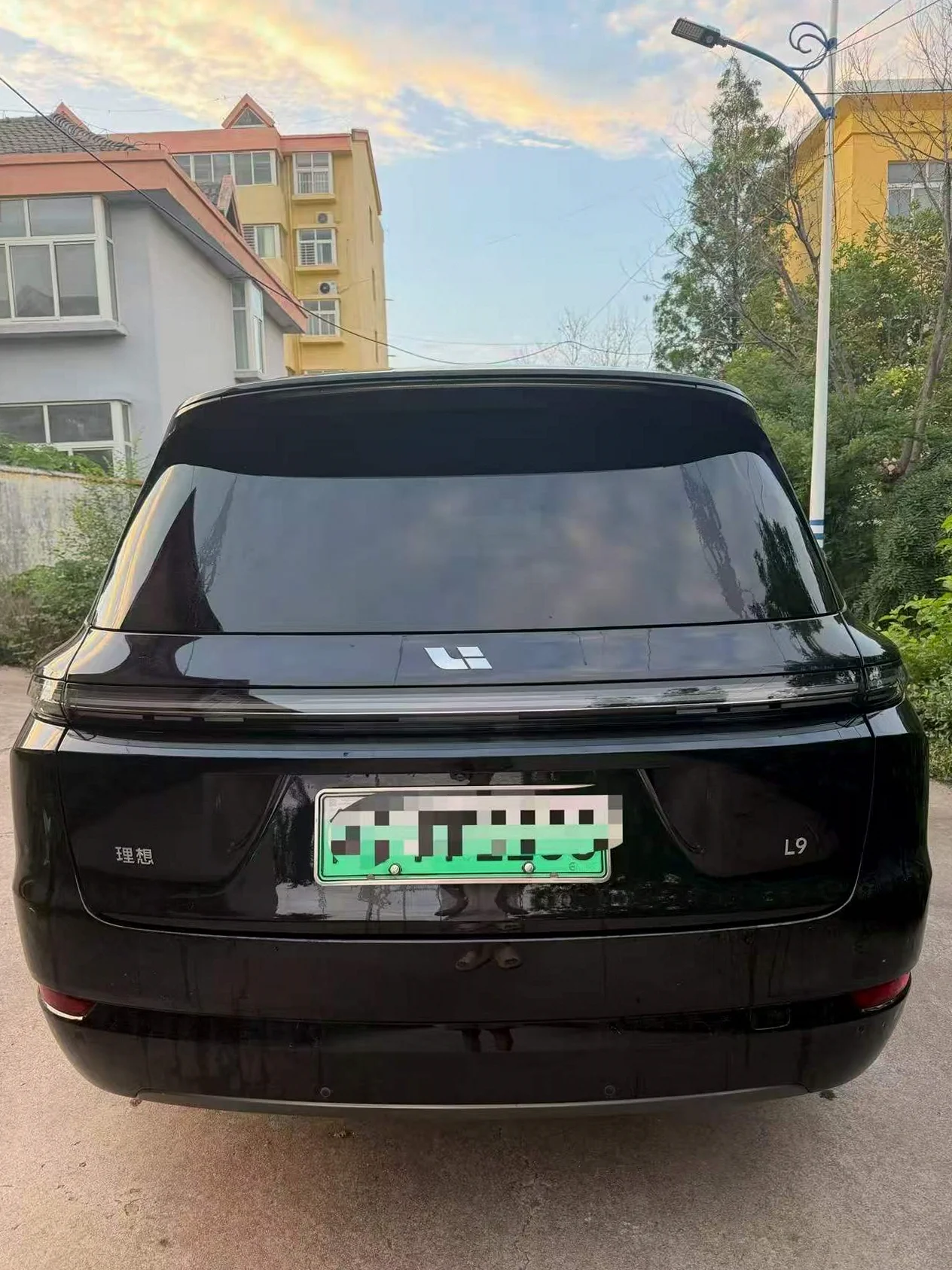 理想L9 后面外观三