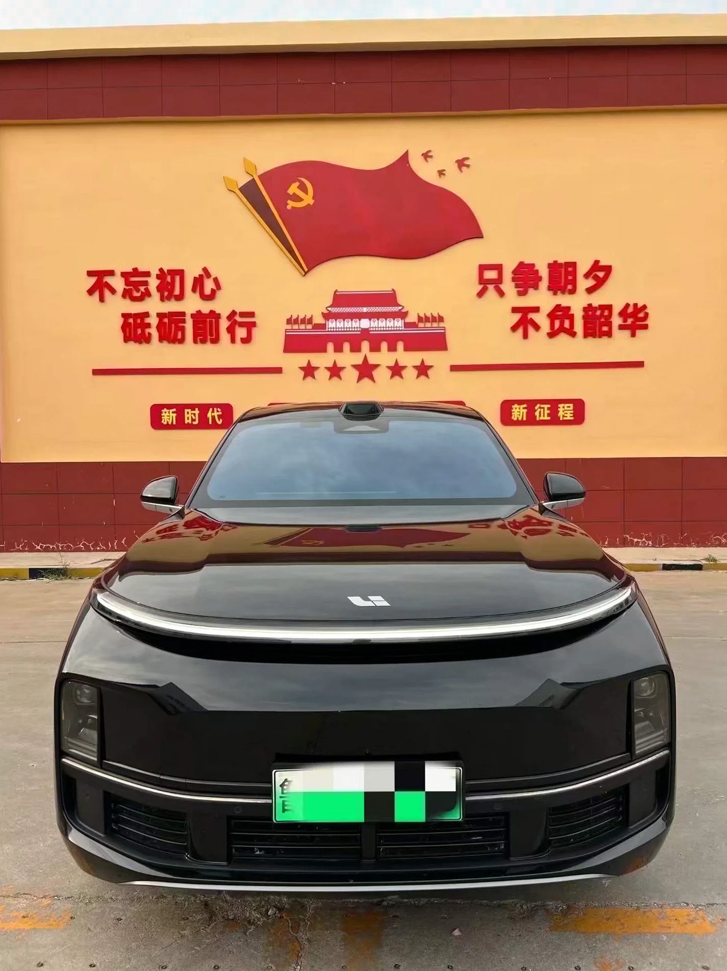 理想L9 正面外观二