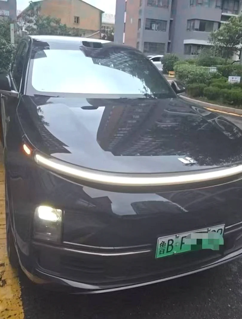理想L9 正面外观二