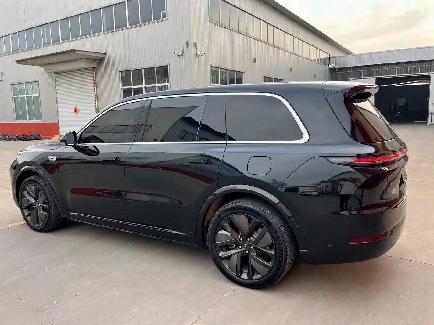 理想L9 后面外观三