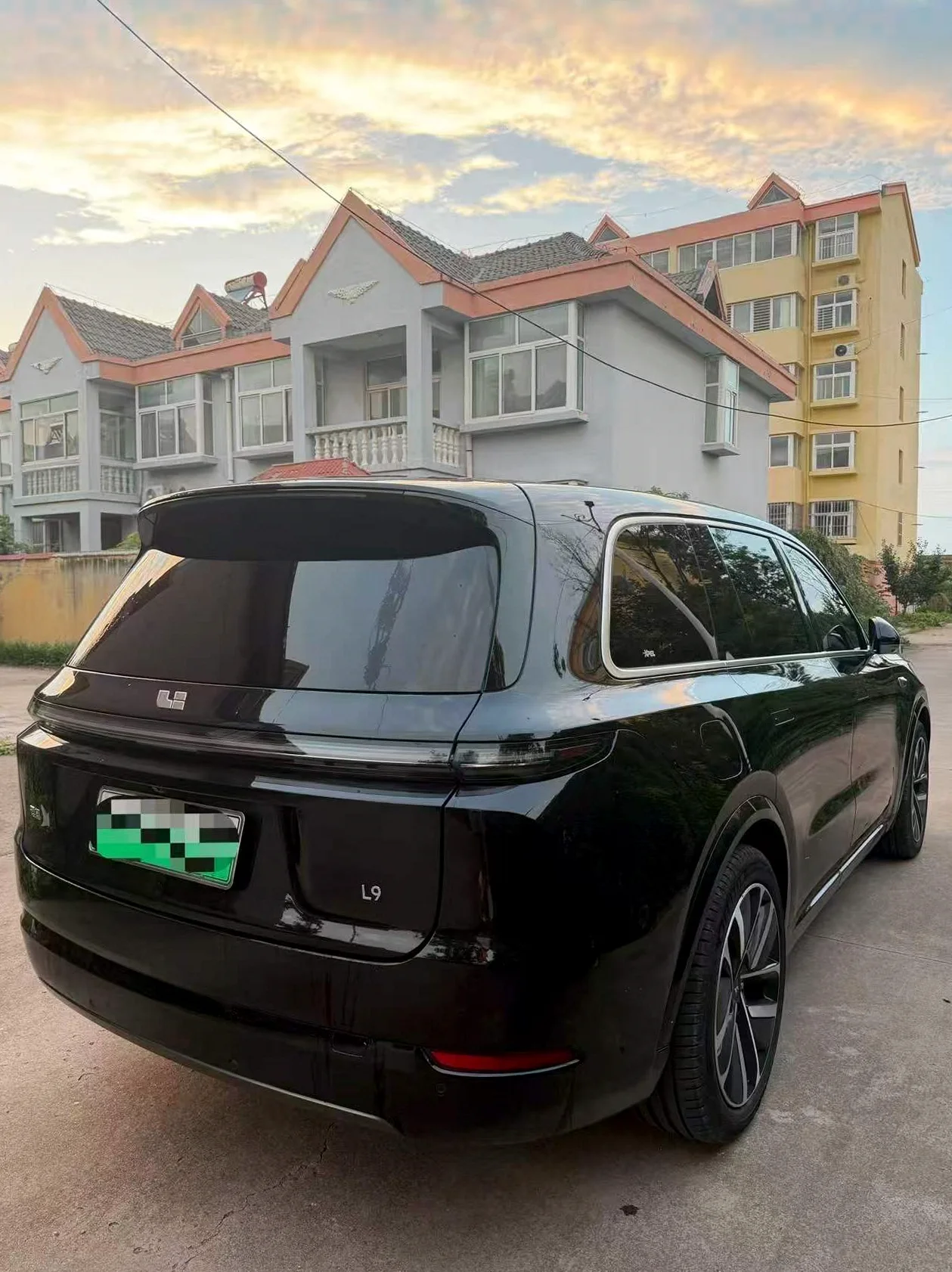 理想L9 后面外观二
