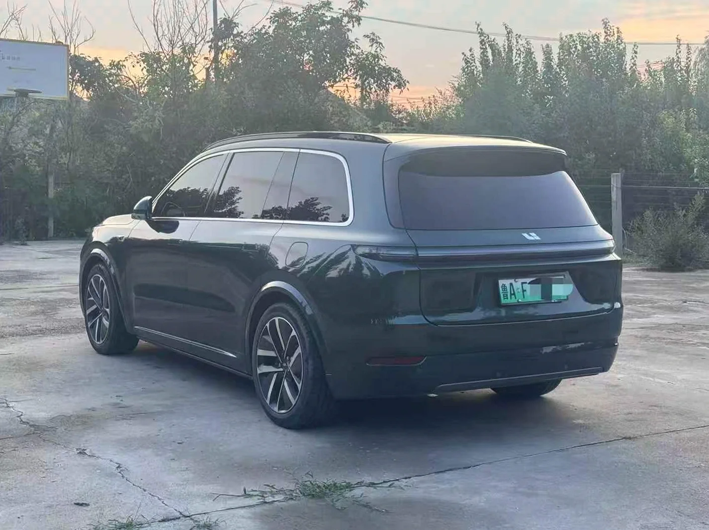 理想L9 后面外观三
