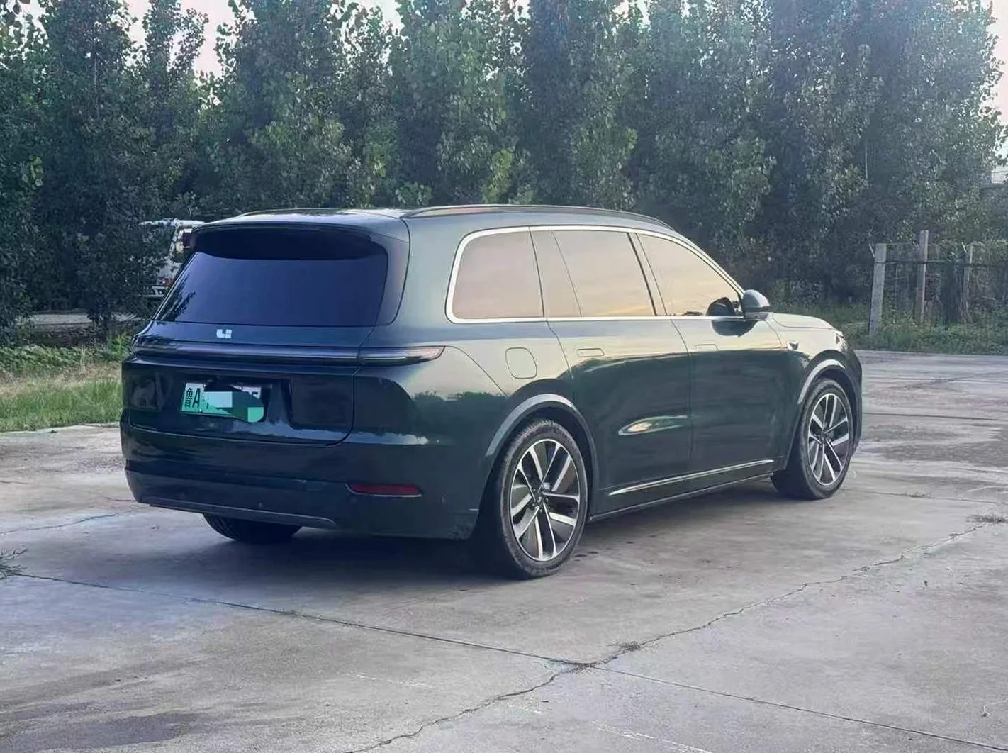 理想L9 后面外观一
