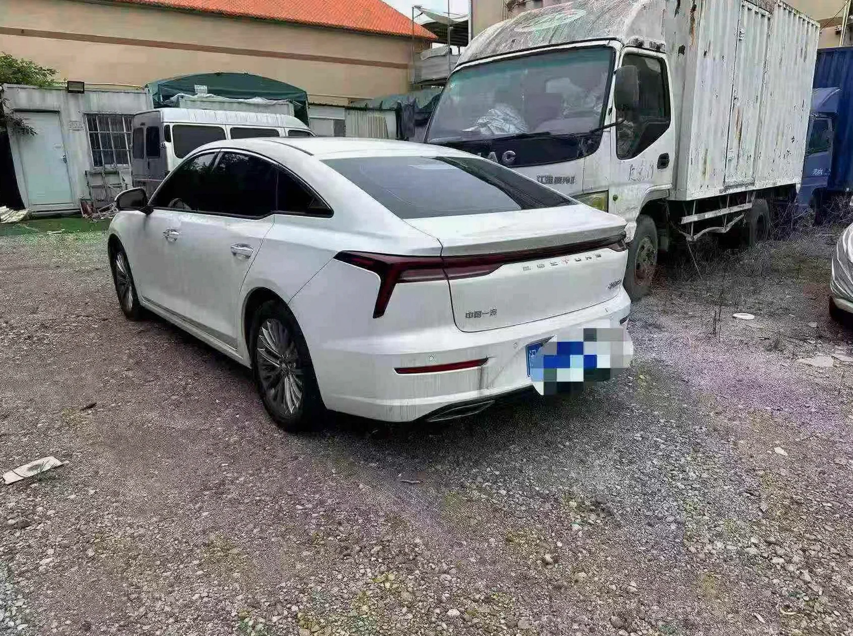 奔腾B70 后面外观三