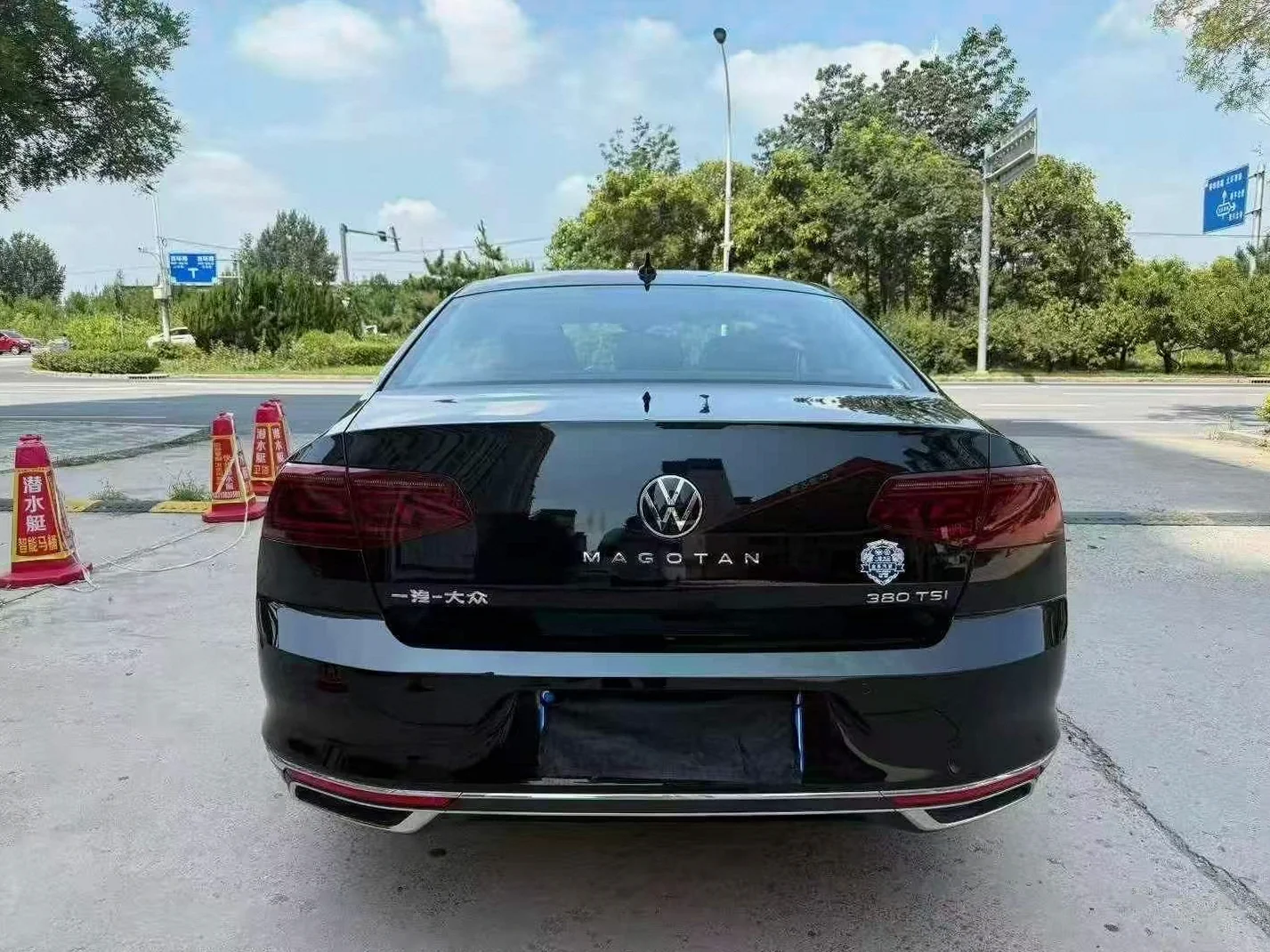 大众迈腾 后面外观一