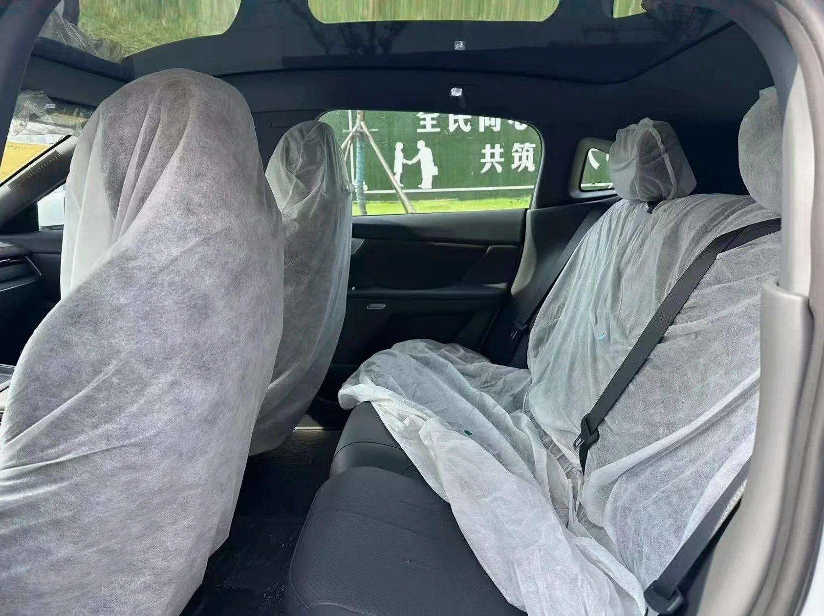 东风奕派 内饰前排