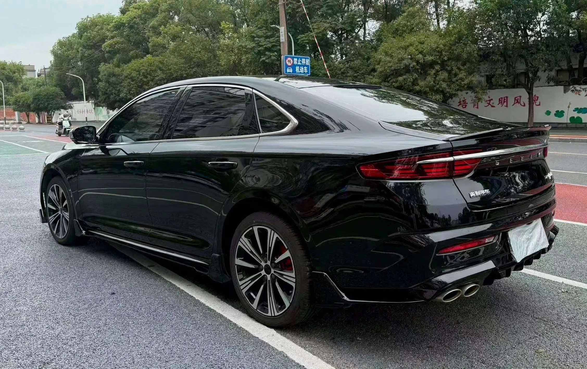 吉利星瑞 驾驶室