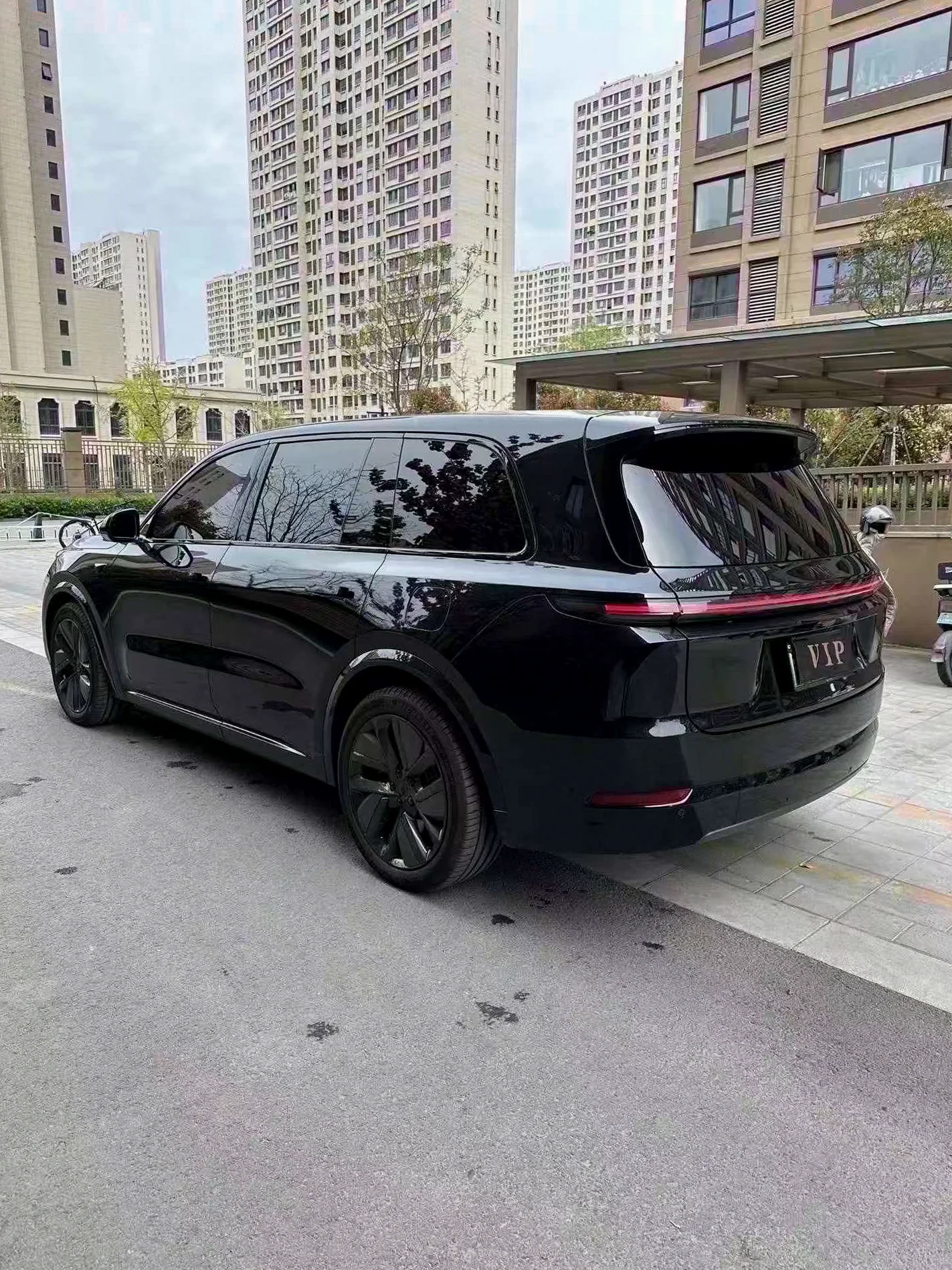理想L9 后面外观三