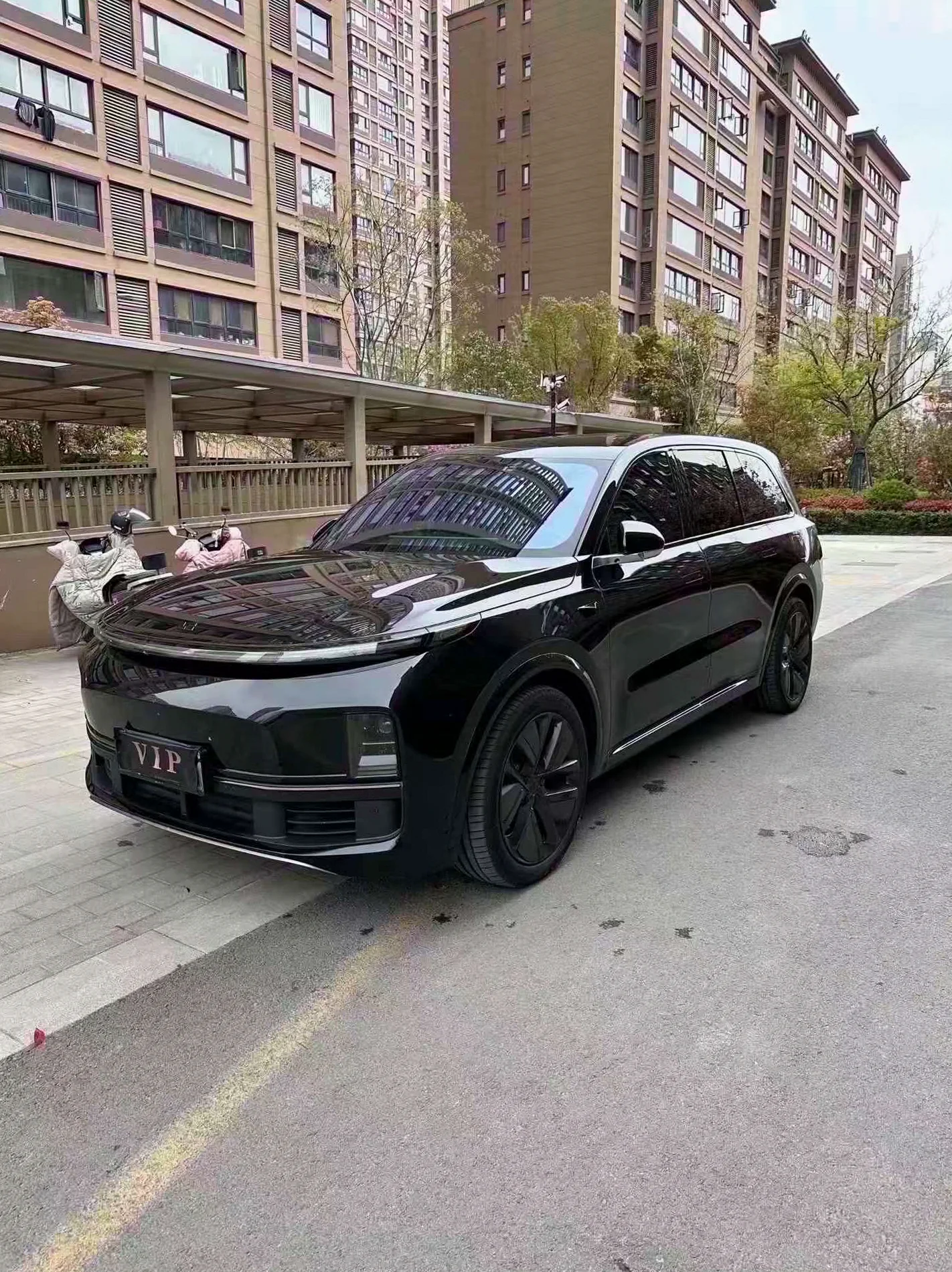 理想L9 正面外观三
