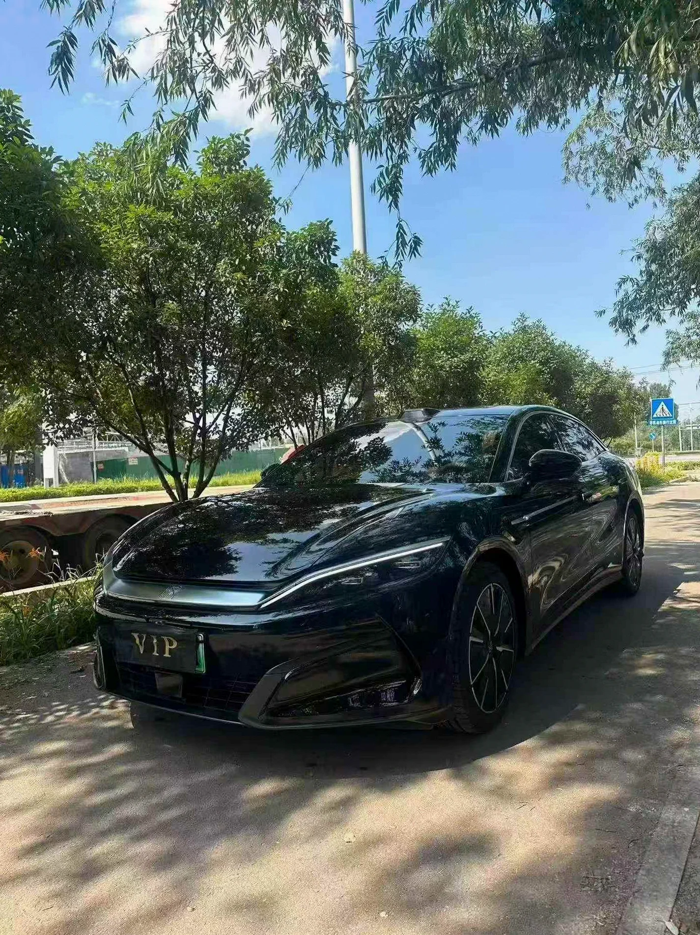 比亚迪汉 正面外观二