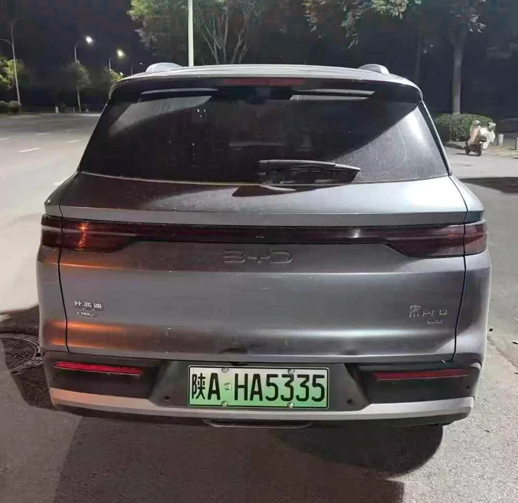 比亚迪宋 驾驶室