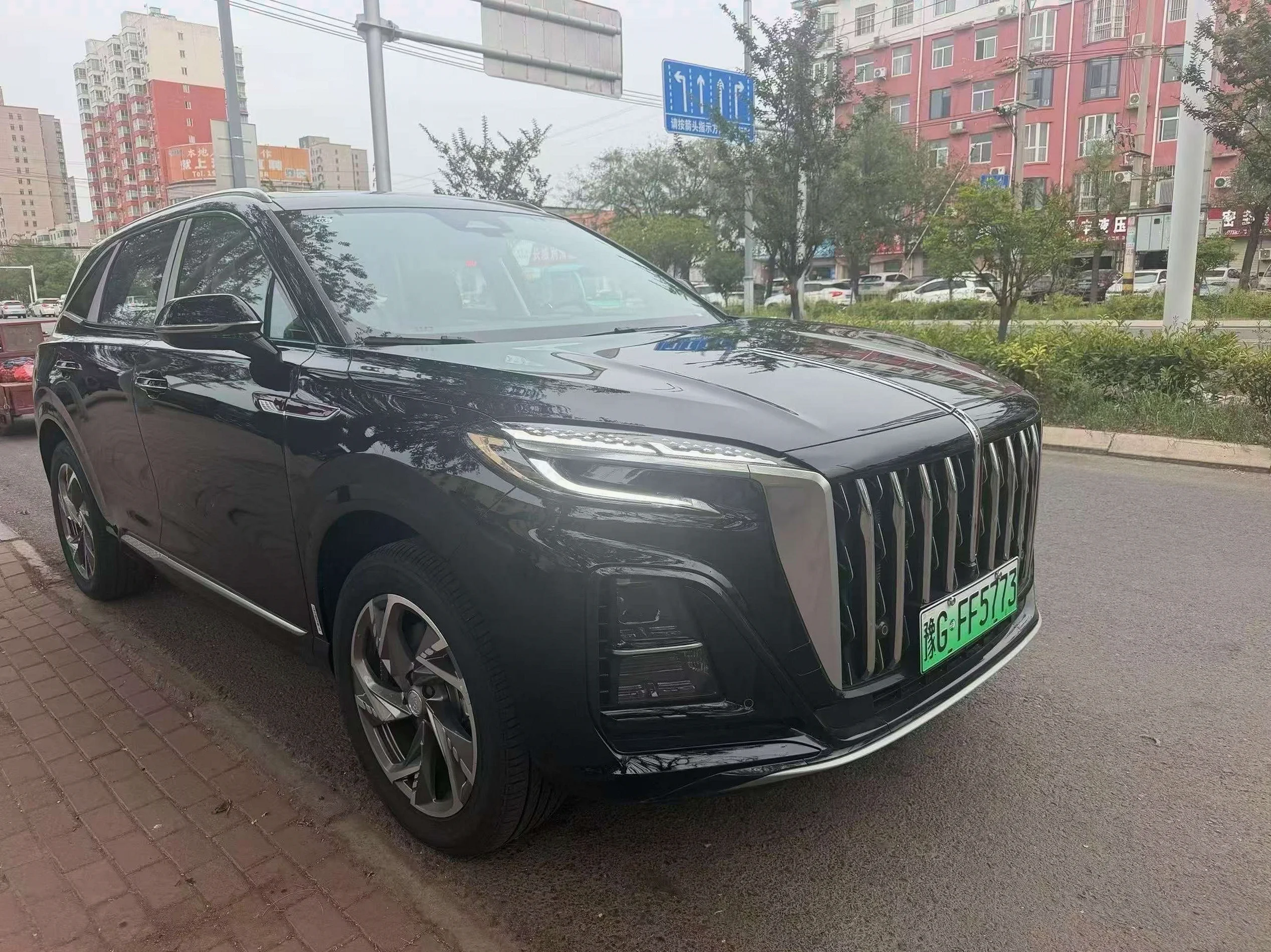 红旗HS3 正面外观二