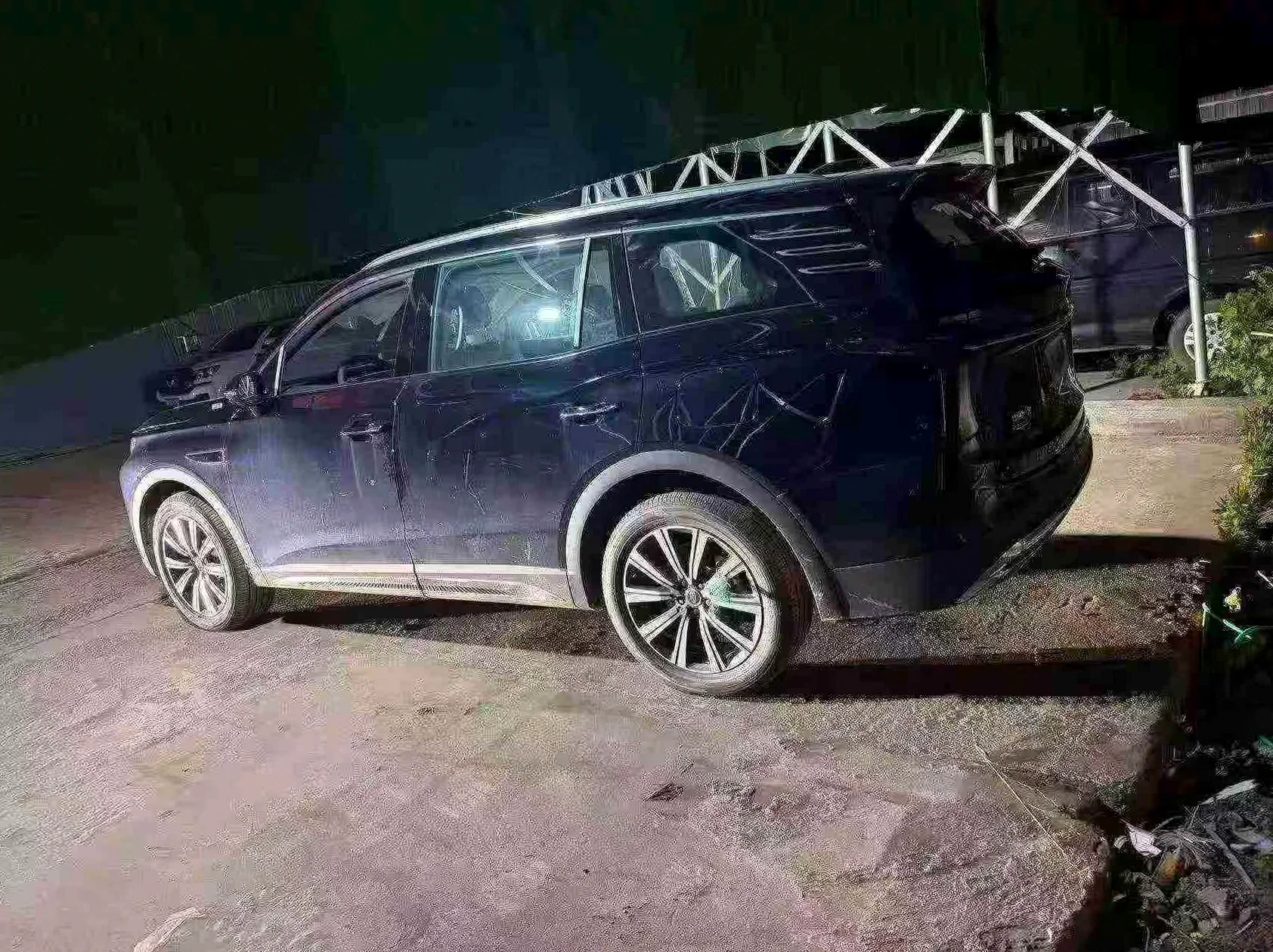 红旗HS7 后面外观一