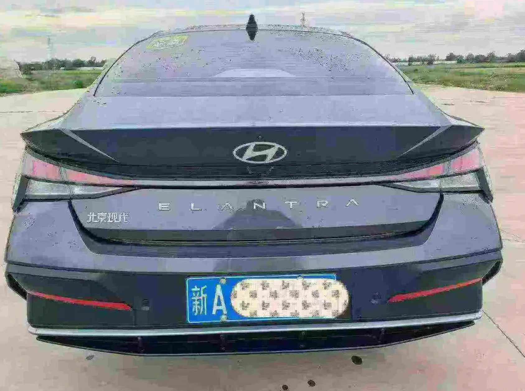 现代伊兰特 正面外观二