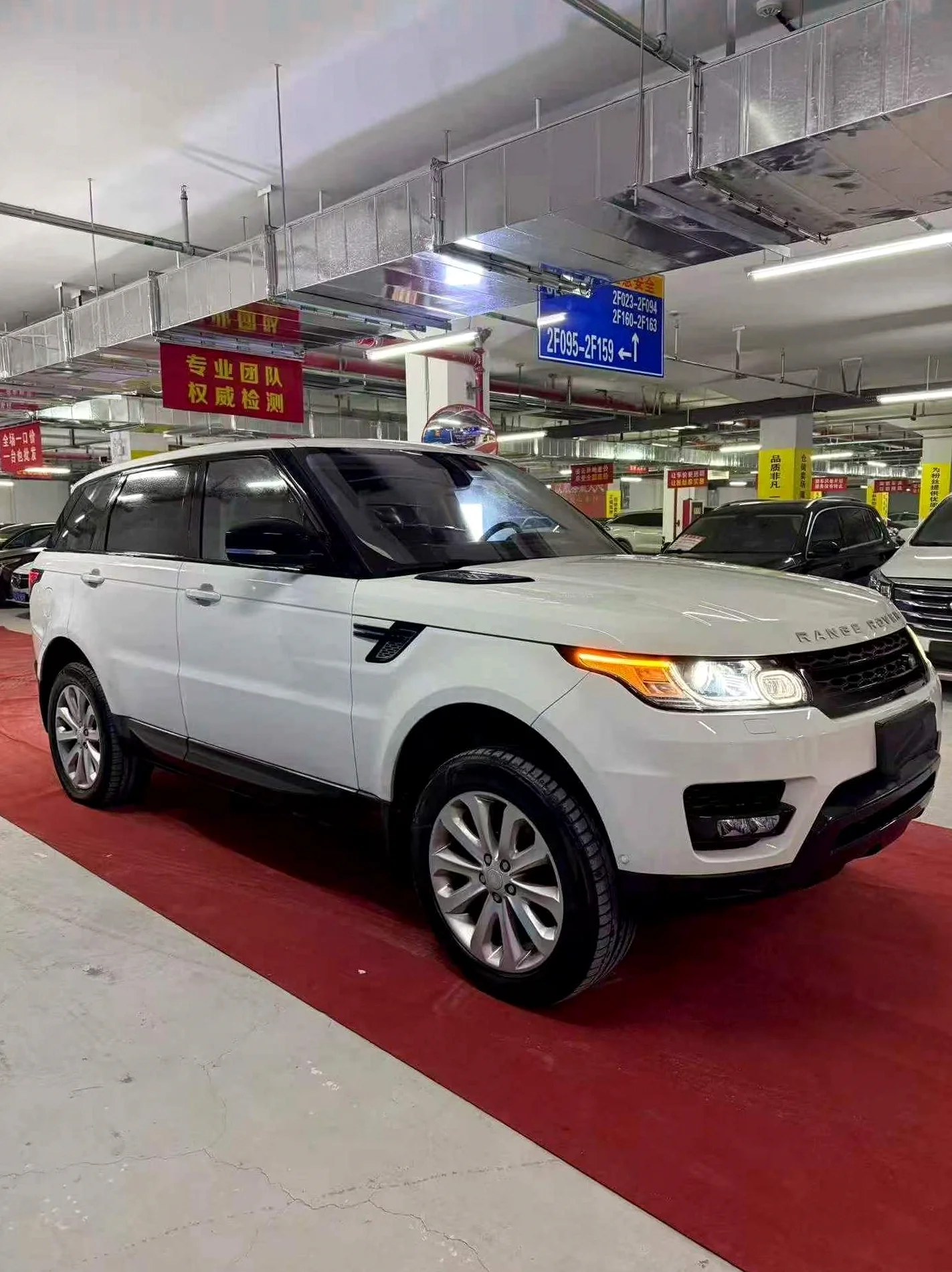 路虎揽胜运动 正面外观二