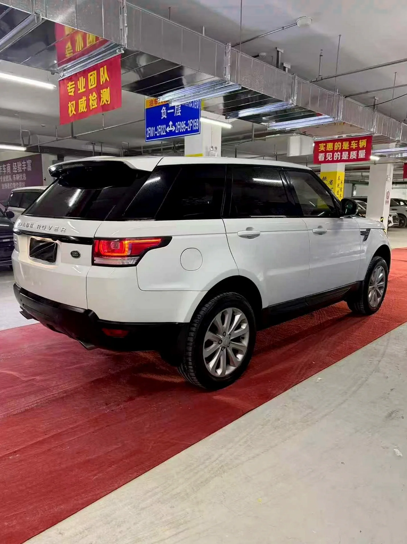 路虎揽胜运动 后面外观二