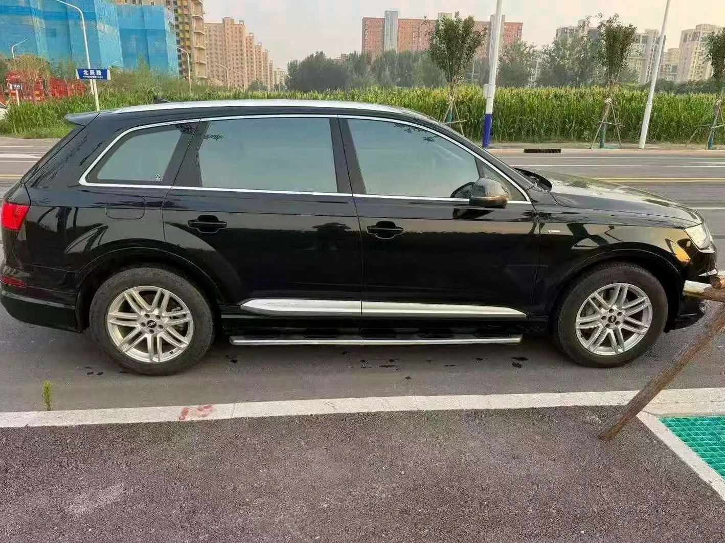 奥迪Q7 后面外观一