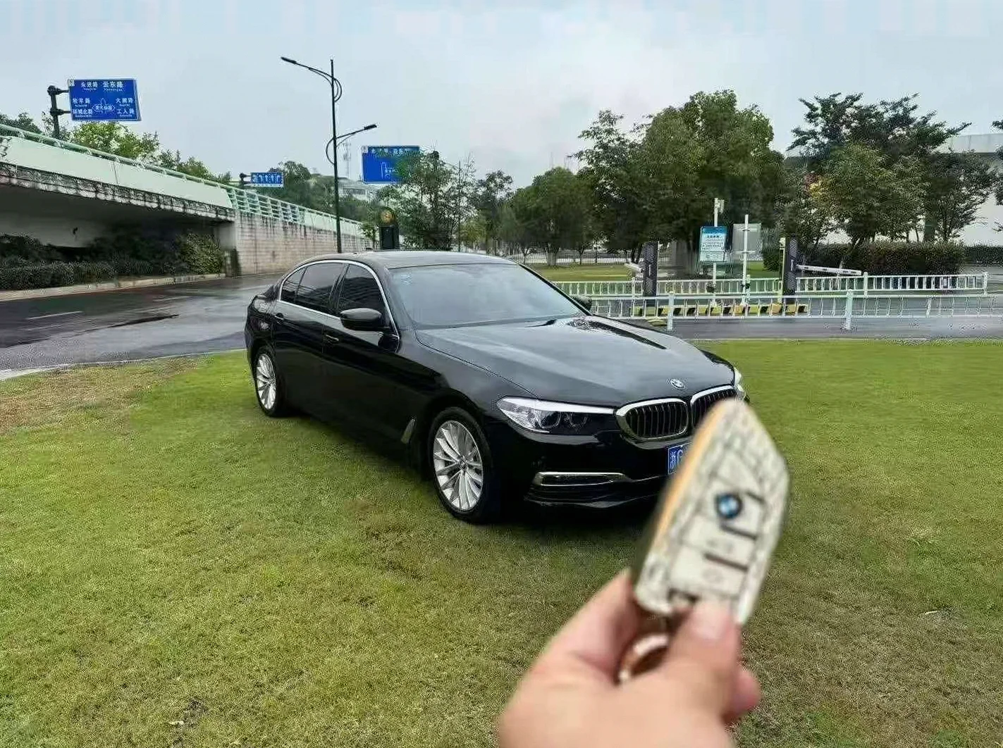 宝马5系 正面外观三
