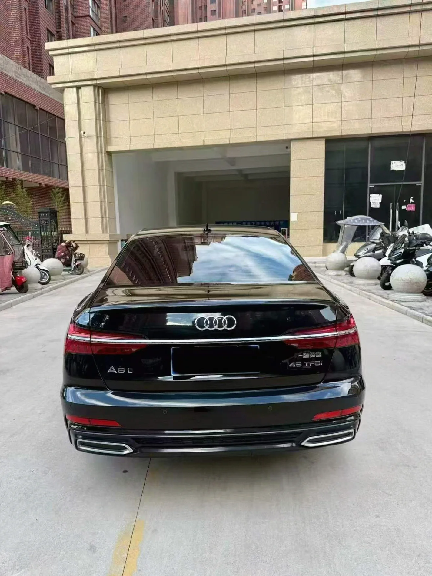 奥迪A6L 后面外观二