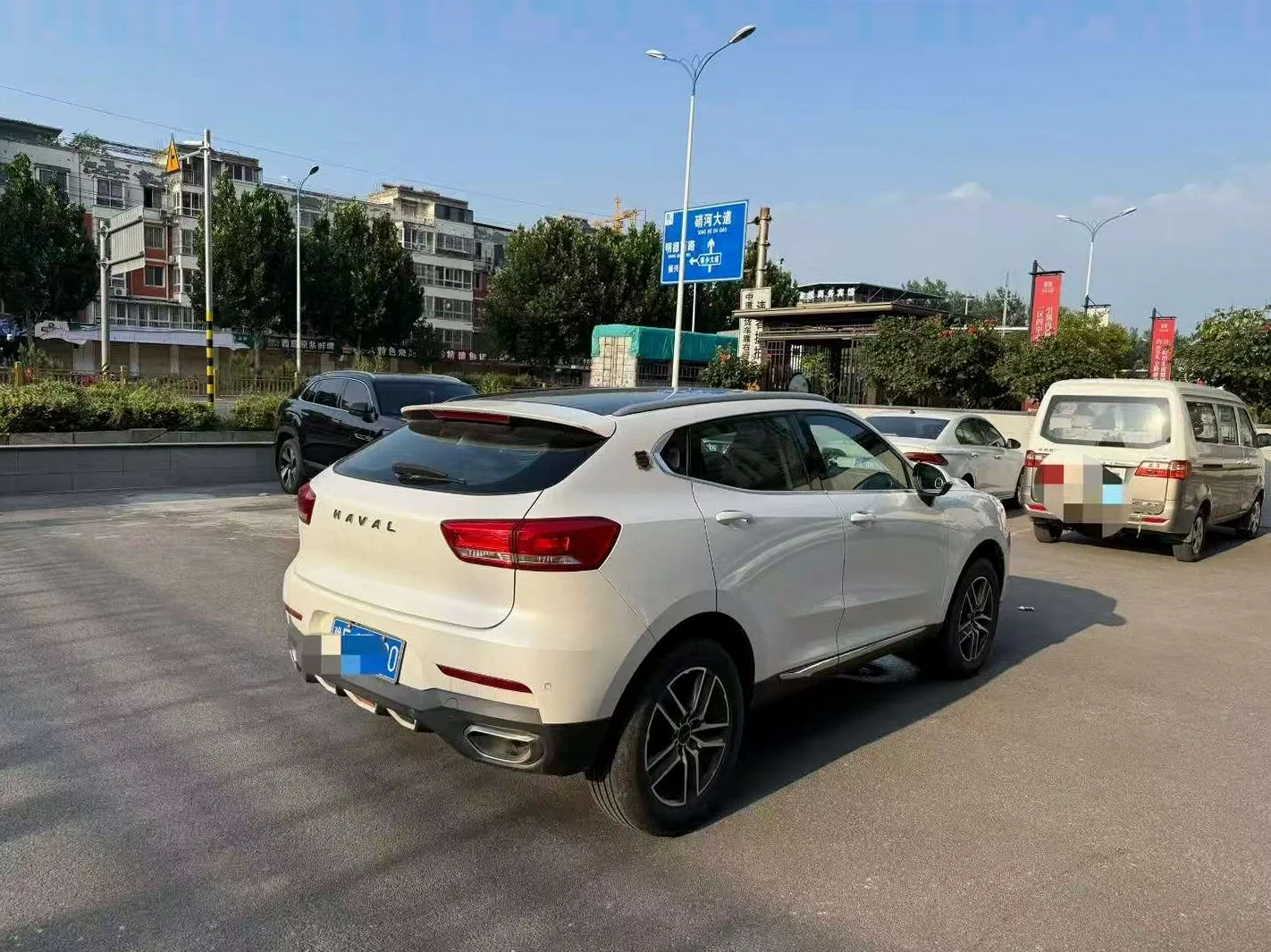 哈弗F5 后面外观一