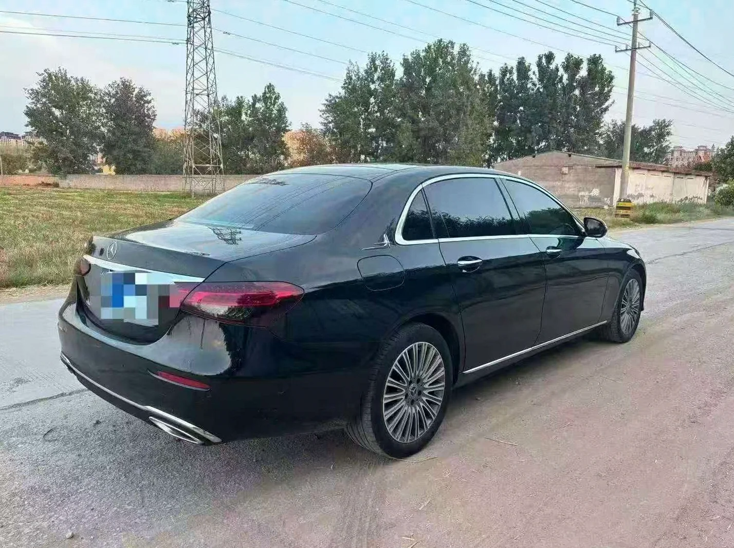 奔驰E 后面外观三