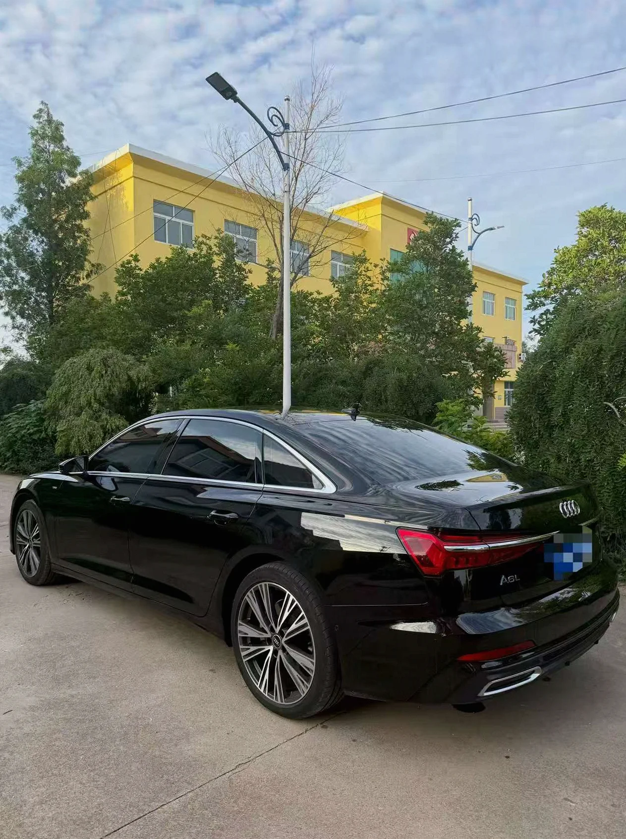 奥迪A6L 后面外观一