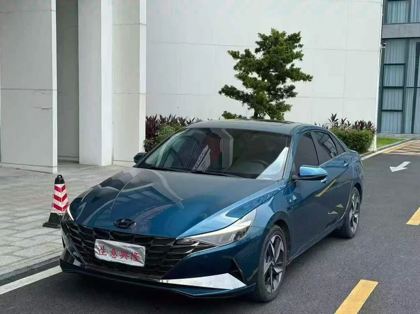 现代伊兰特 正面外观三