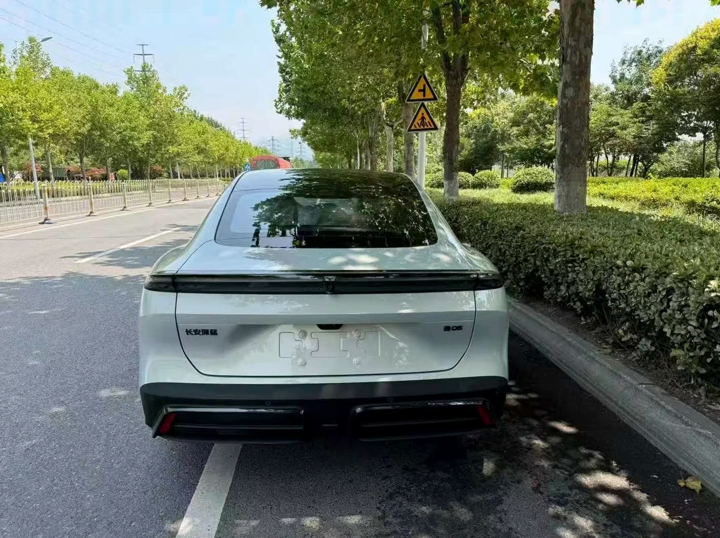 长安汽车深蓝 后面外观一