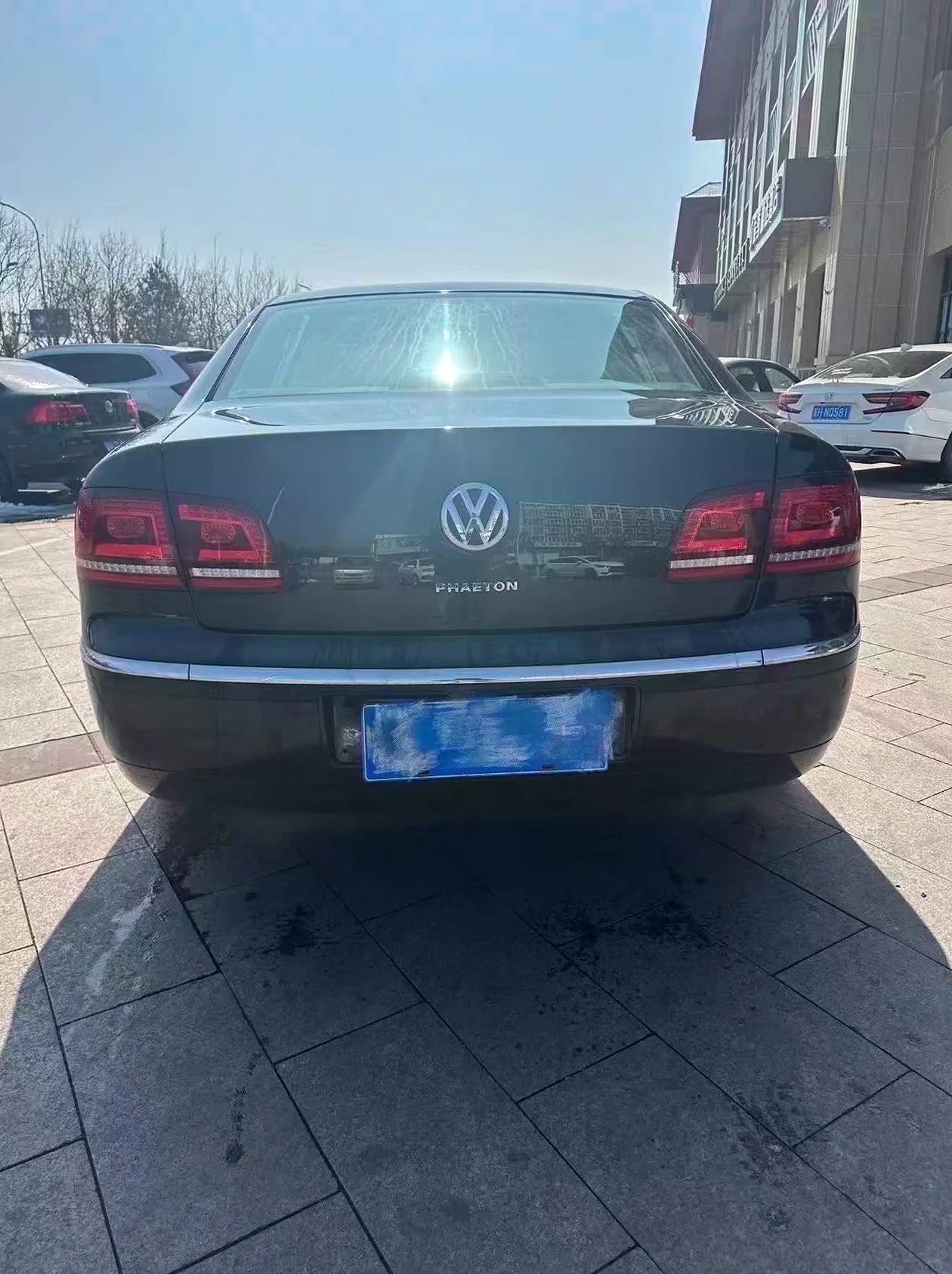 大众辉腾 后面外观一