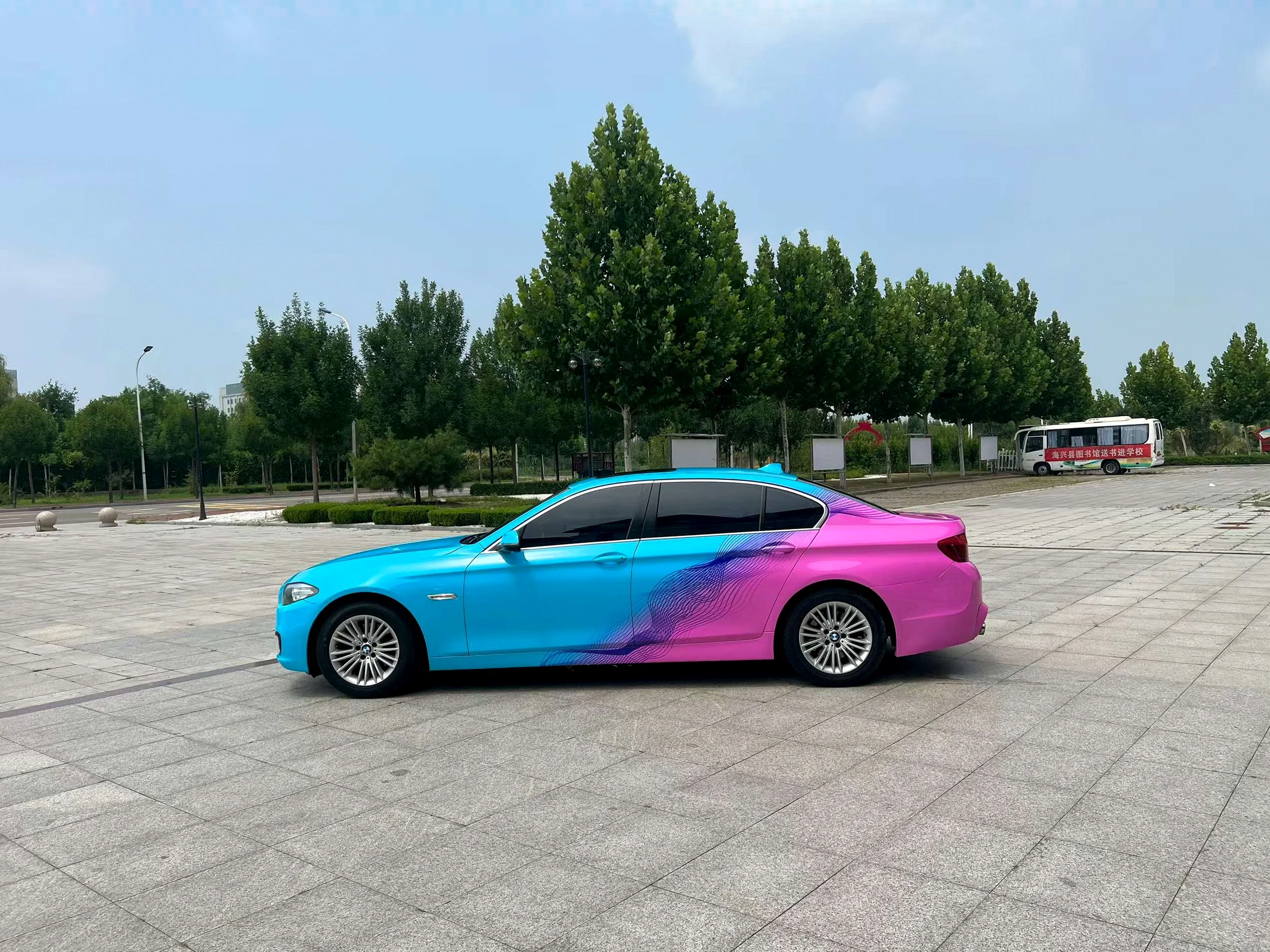 宝马5系 后面外观一