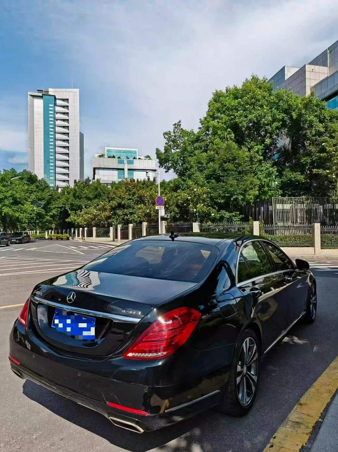 奔驰S 正面外观二