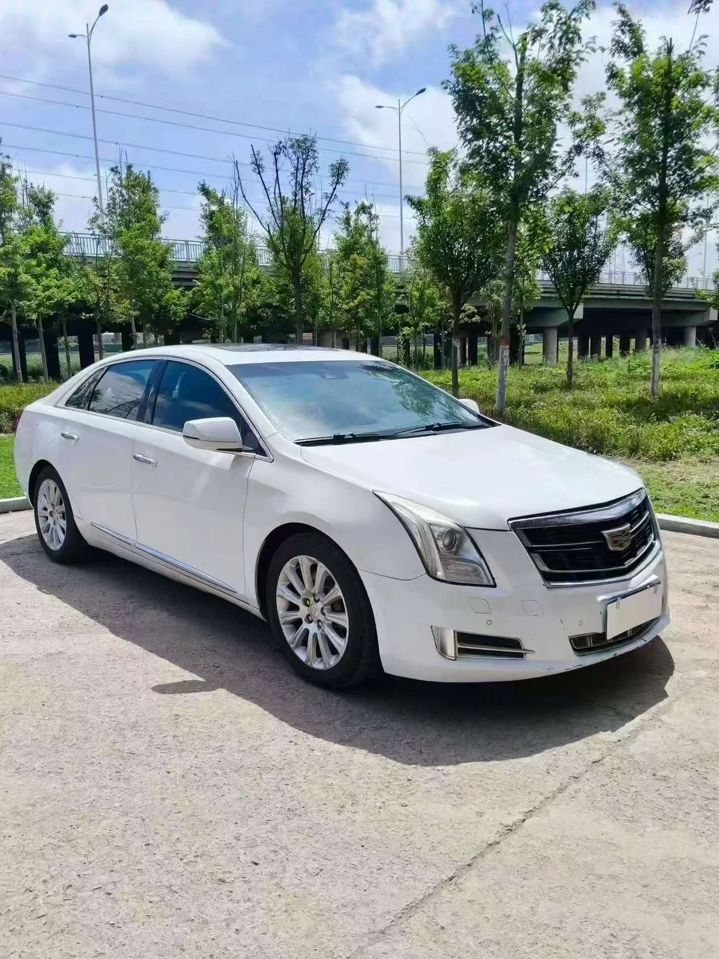凯迪拉克XTS 正面外观二