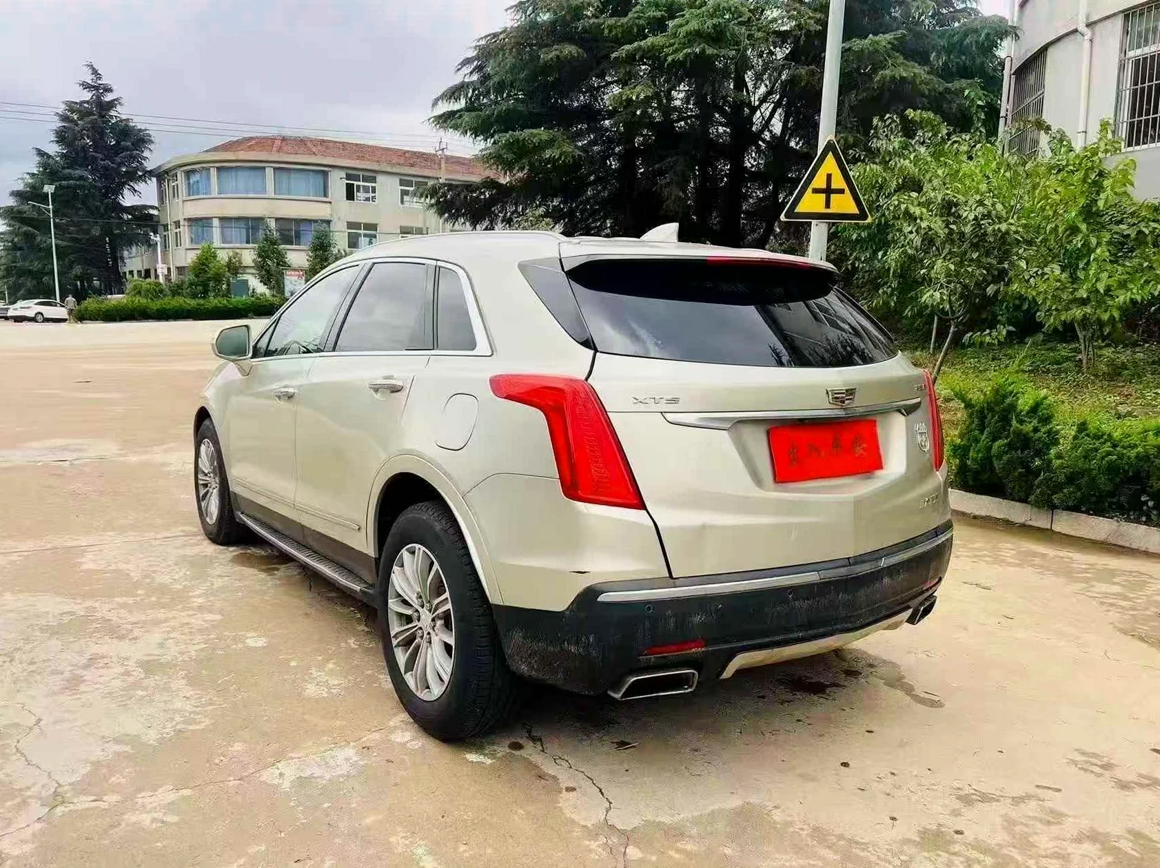 凯迪拉克XT5 后面外观一
