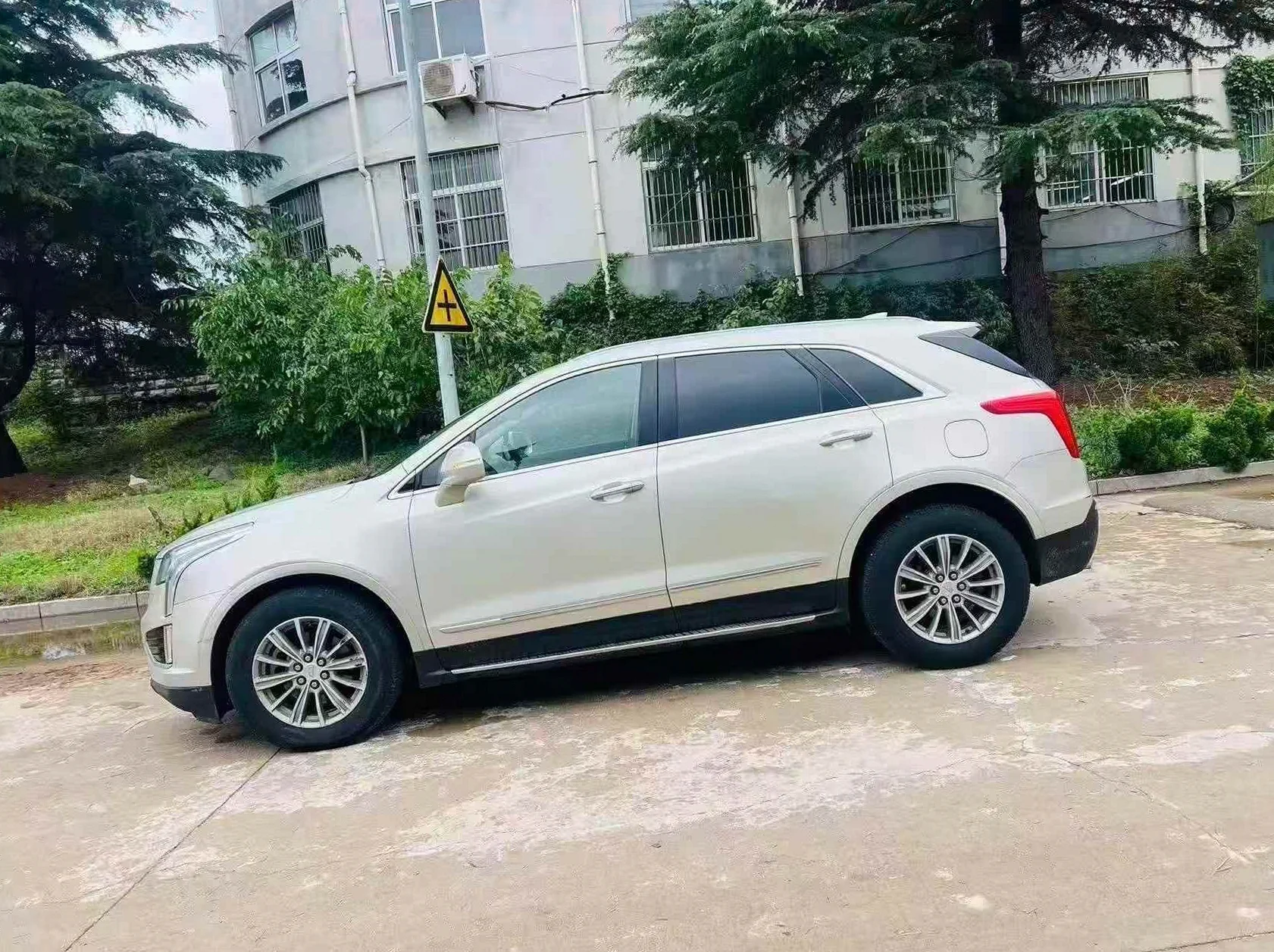 凯迪拉克XT5 正面外观三