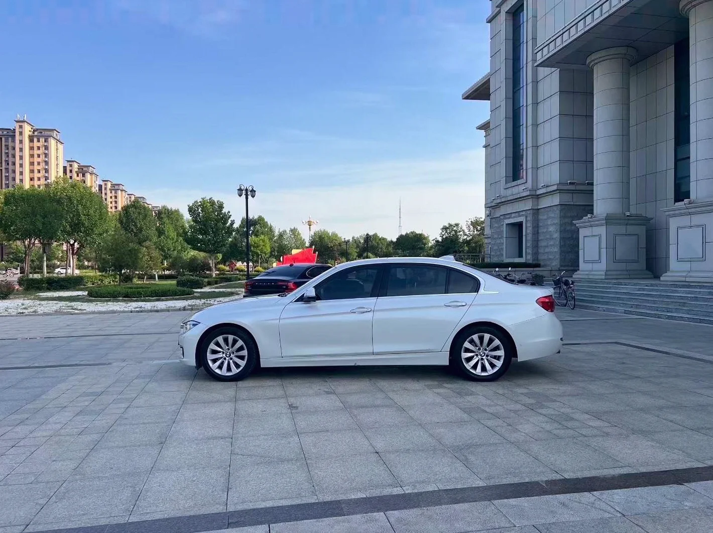 宝马3系 后面外观一
