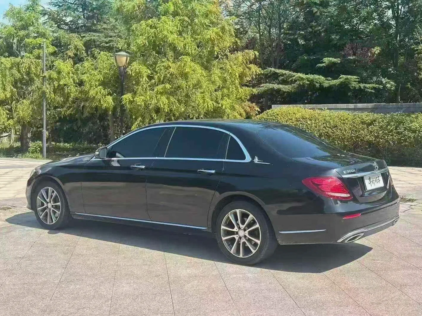 奔驰E 后面外观三