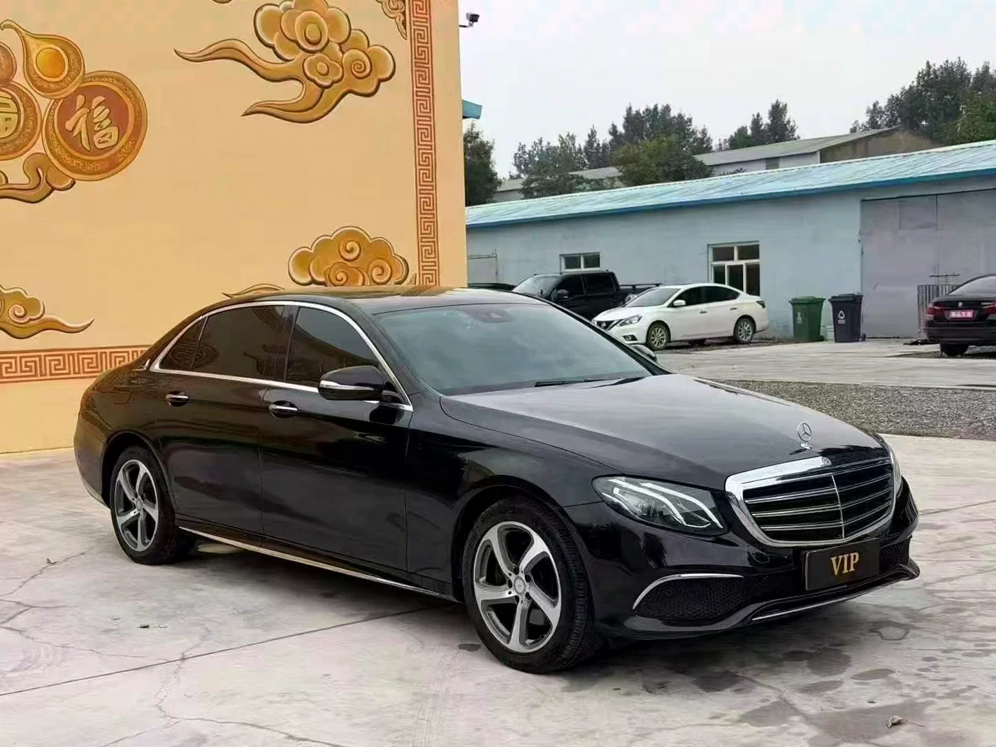 奔驰E 正面外观三