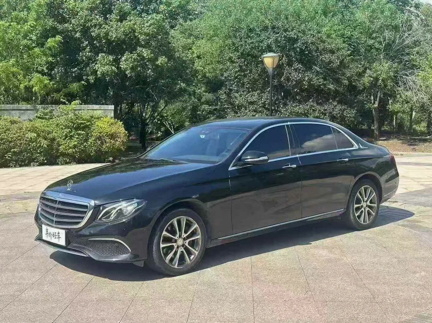 17年奔驰E300L行政立标